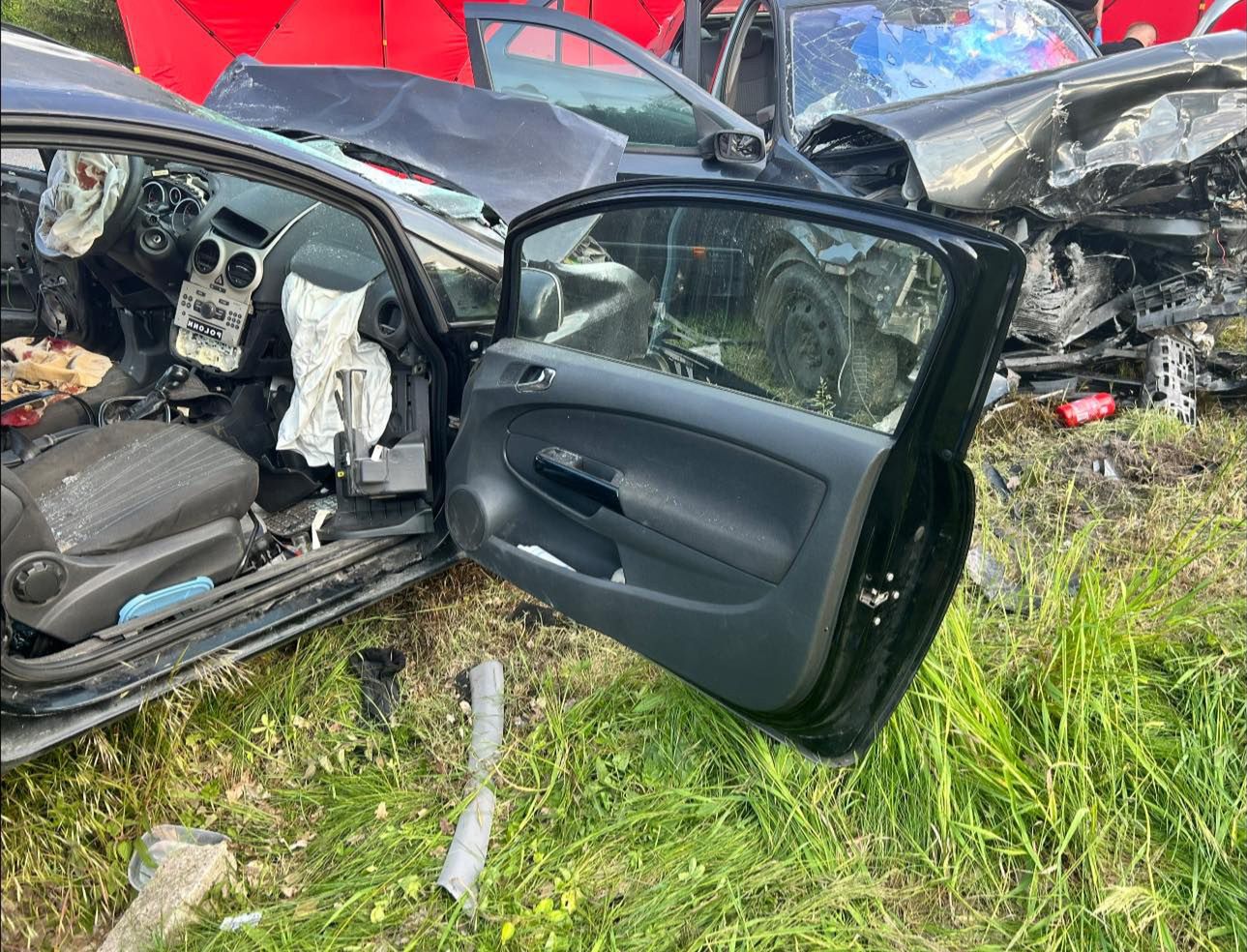 Tragiczny wypadek w Strzyżewie. Kierowca zginął, dwie osoby ranne