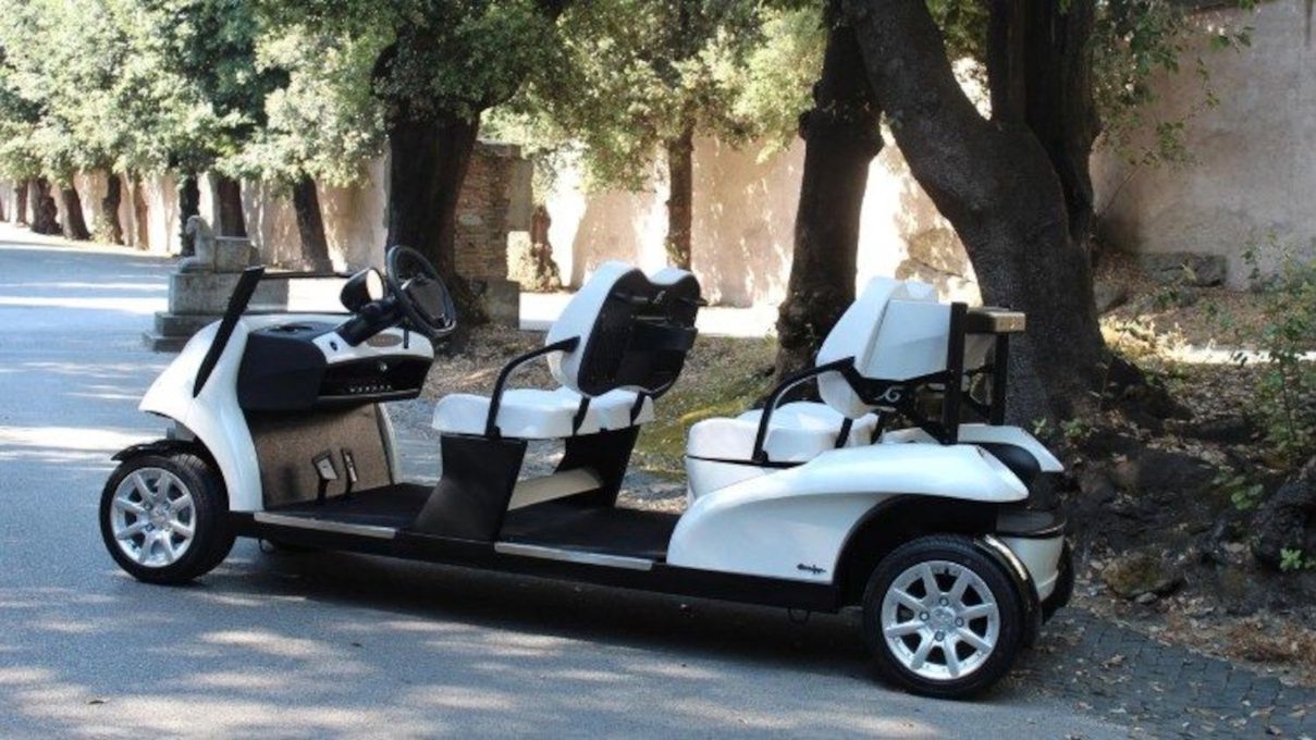 Nowe samochody papieża Leona XIV. Takich jeszcze w Watykanie nie było