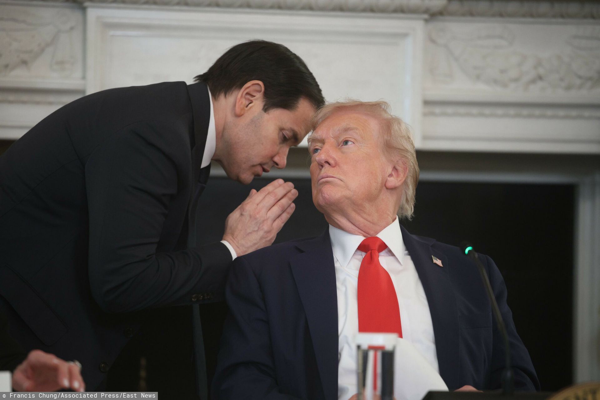 Zmiana stanowiska. "Jastrząb" namówił Trumpa do sankcji