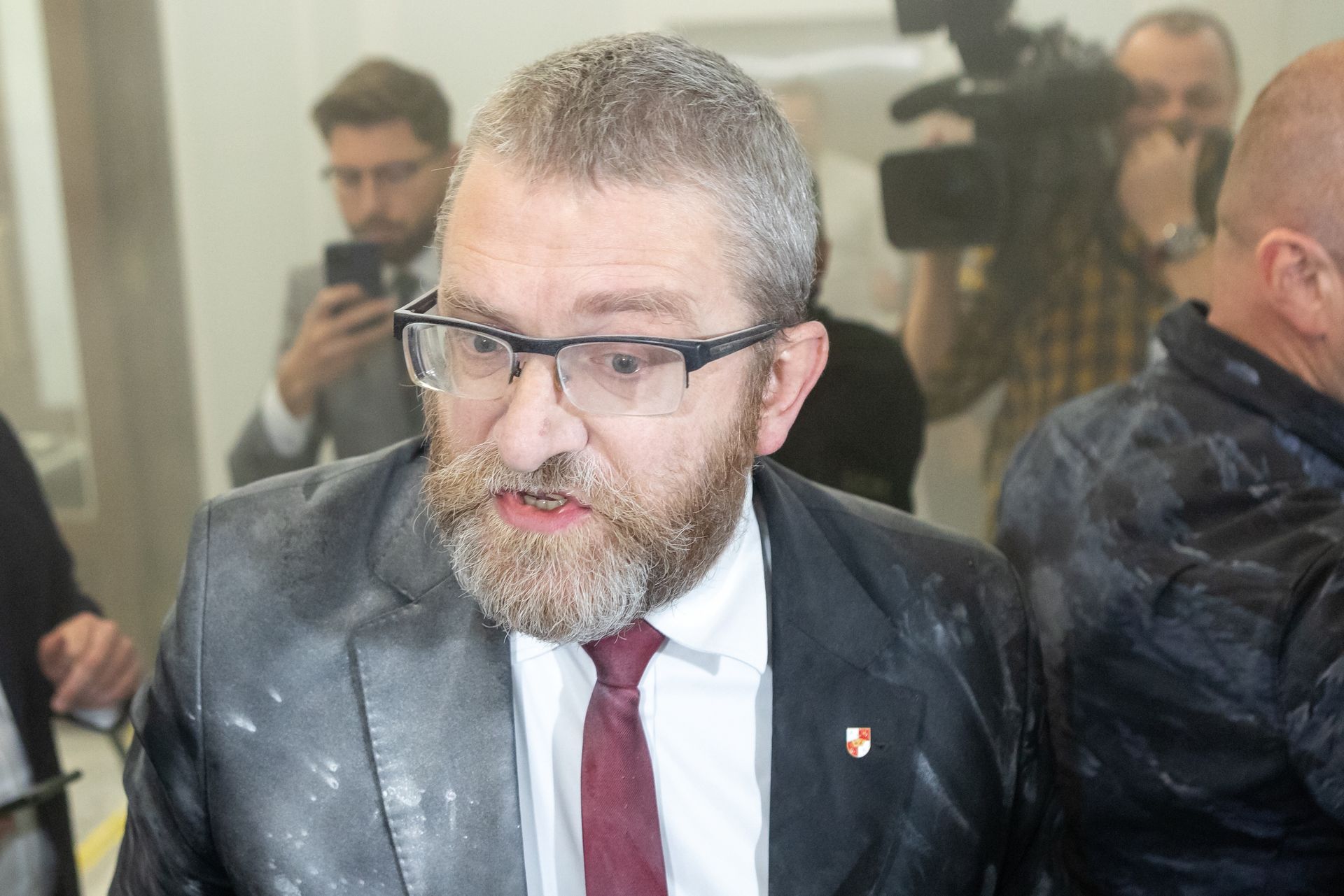 Malarz stawia żądania. Zadał kandydatom na prezydenta siedem pytań
