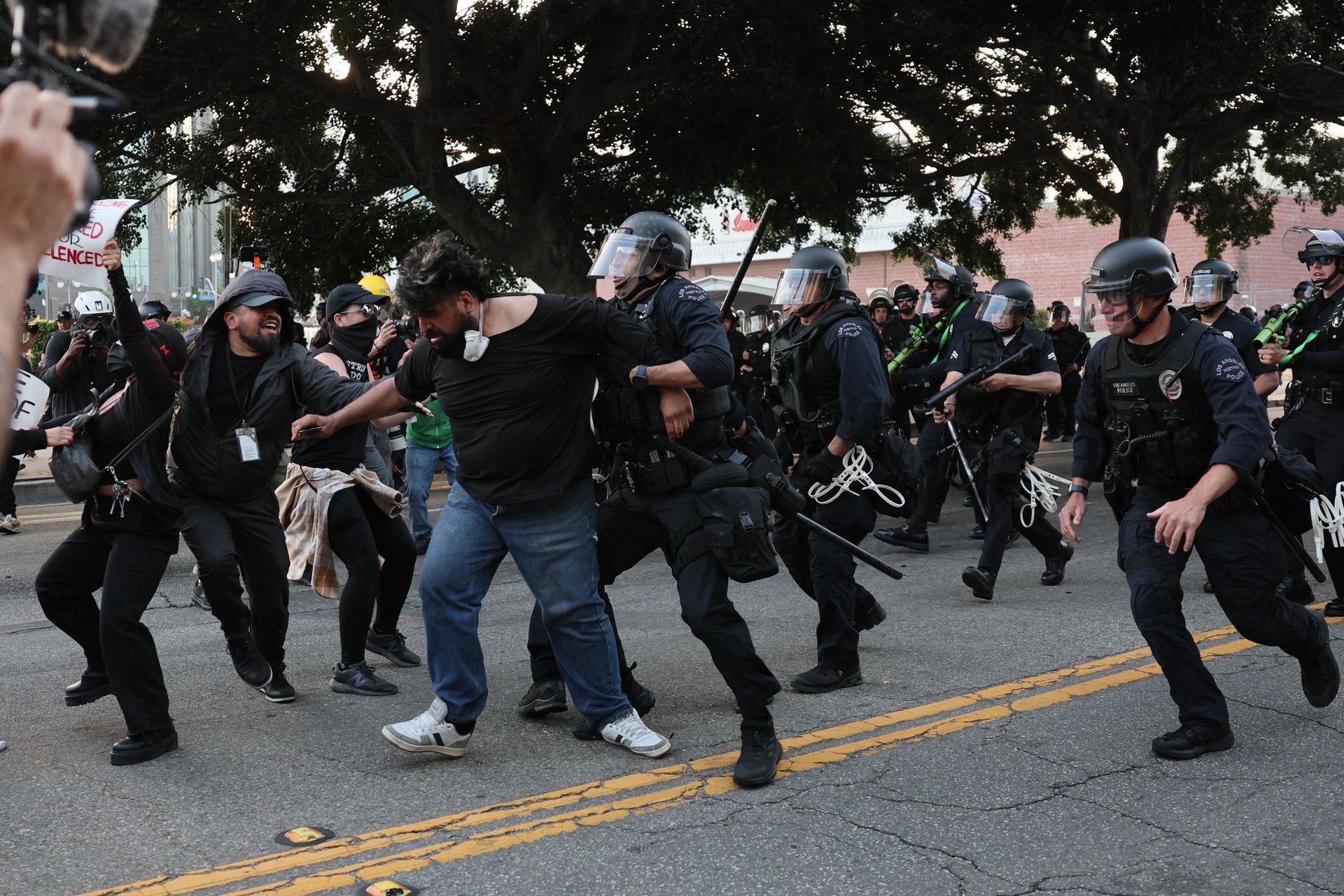 Eskalacja w Kalifornii. Pentagon mobilizuje dodatkowe siły