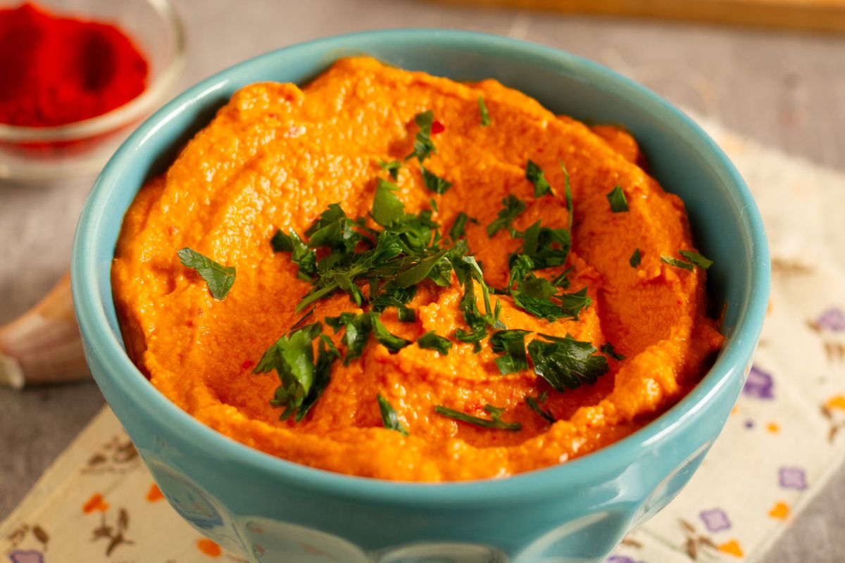 Blenduję z pieczoną papryką i nakładam na pieczywo. choćby pasta jajeczna nie ma z nią szans