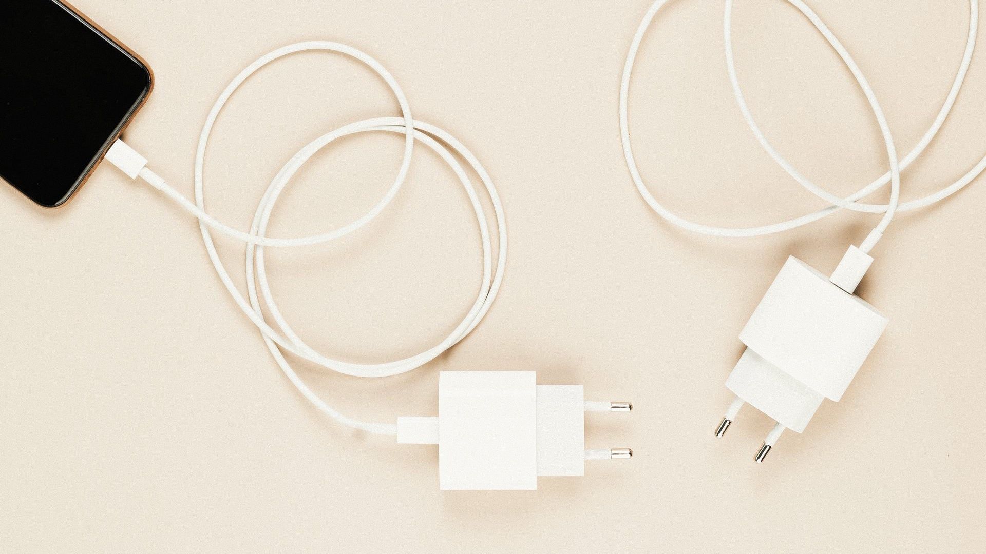 Kupujesz ładowarkę USB. Możesz robić to źle – TOP ładowarek do telefonów