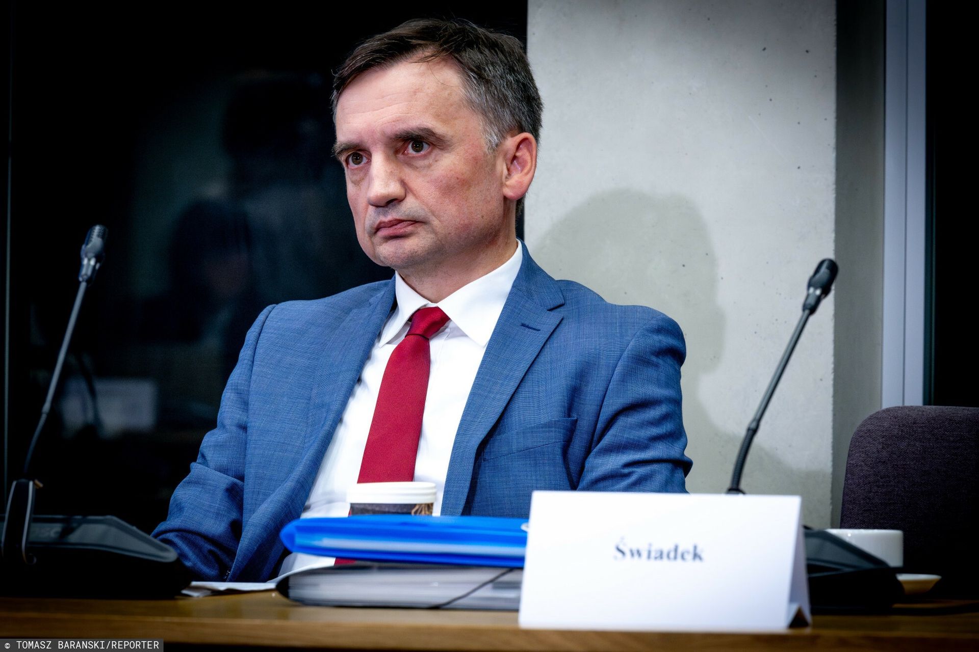 Sprawa cofnięcia Ziobrze pozwolenia na broń utknęła. Problem policji