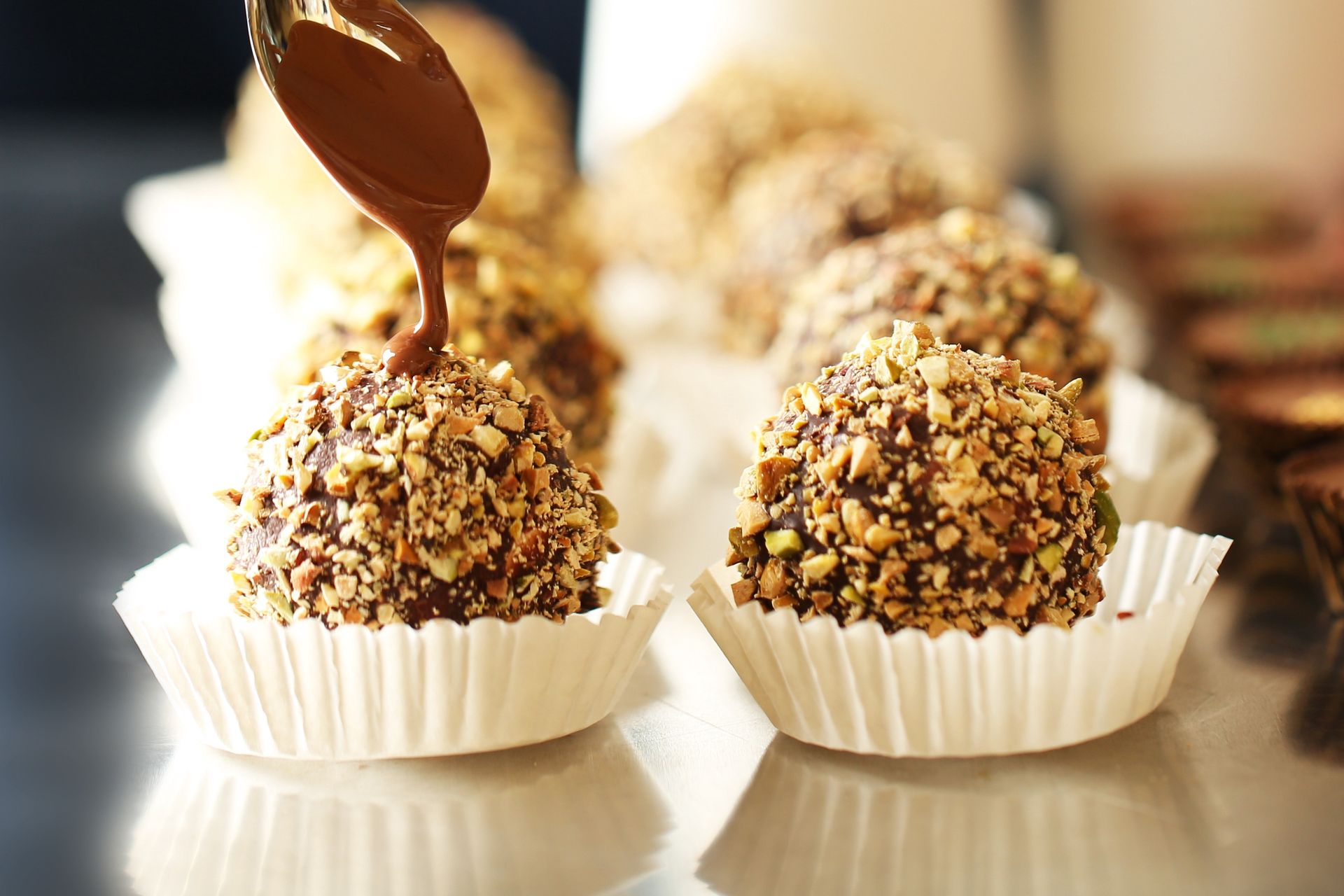 Domowe pralinki świąteczne. Prostsze, niż myślisz, a wyglądają luksusowo