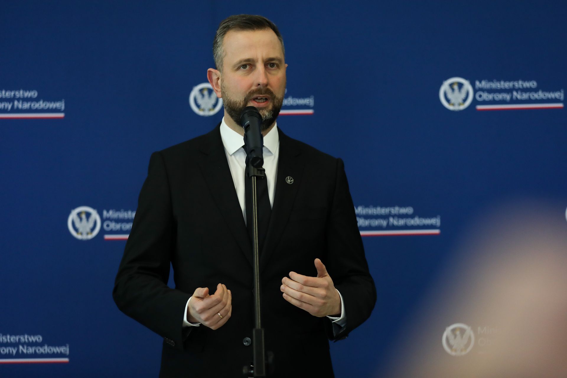 "To jest zdrada". Szef MON mocno ws. b. żołnierza pracującego dla Rosjan