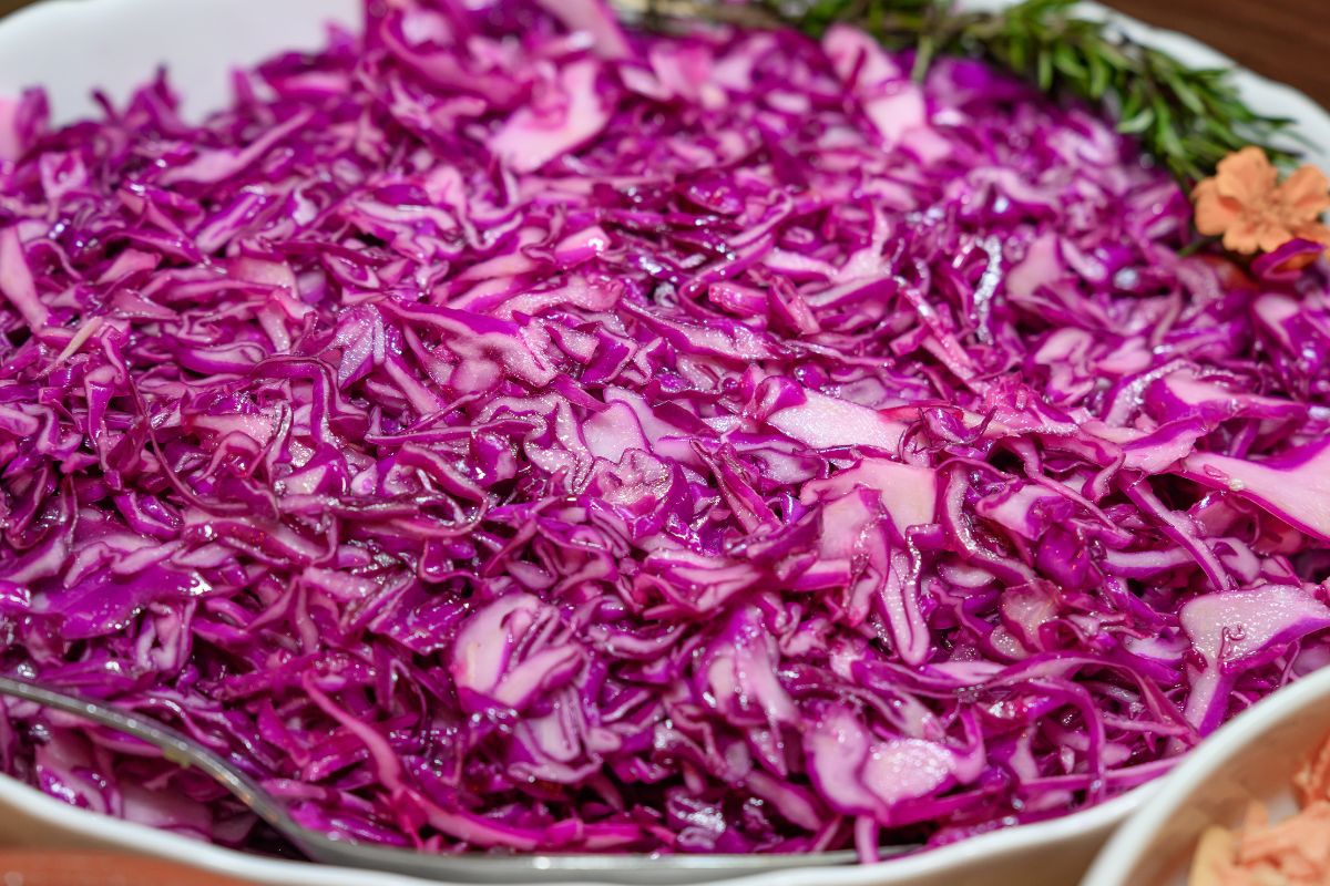 Najlepsza surówka z czerwonej kapusty do obiadu. Smakuje jak w restauracji