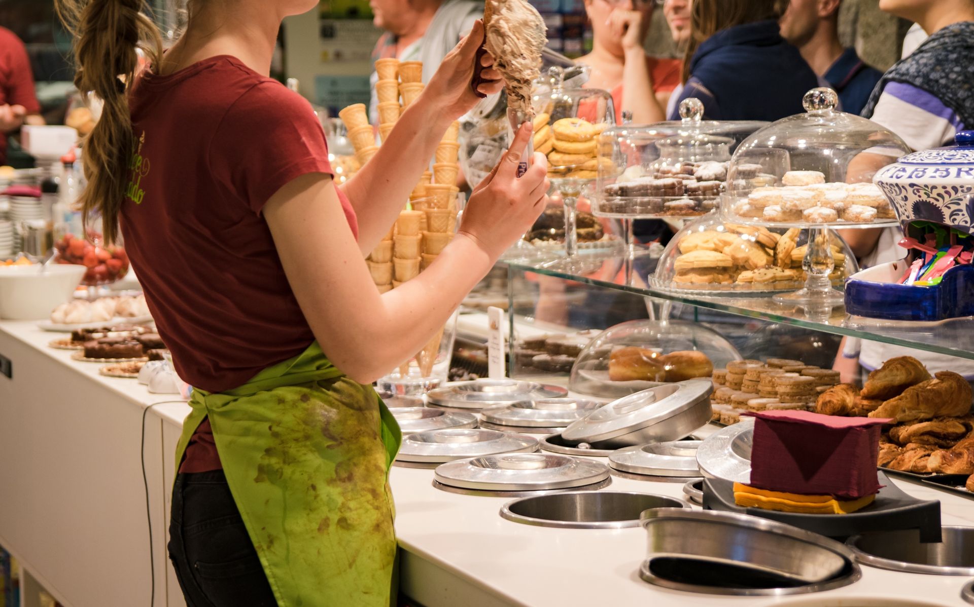 Prawdziwe lody rzemieślnicze czy aromatyzowane pasty? Ekspert podpowiada, jak nie dać się oszukać