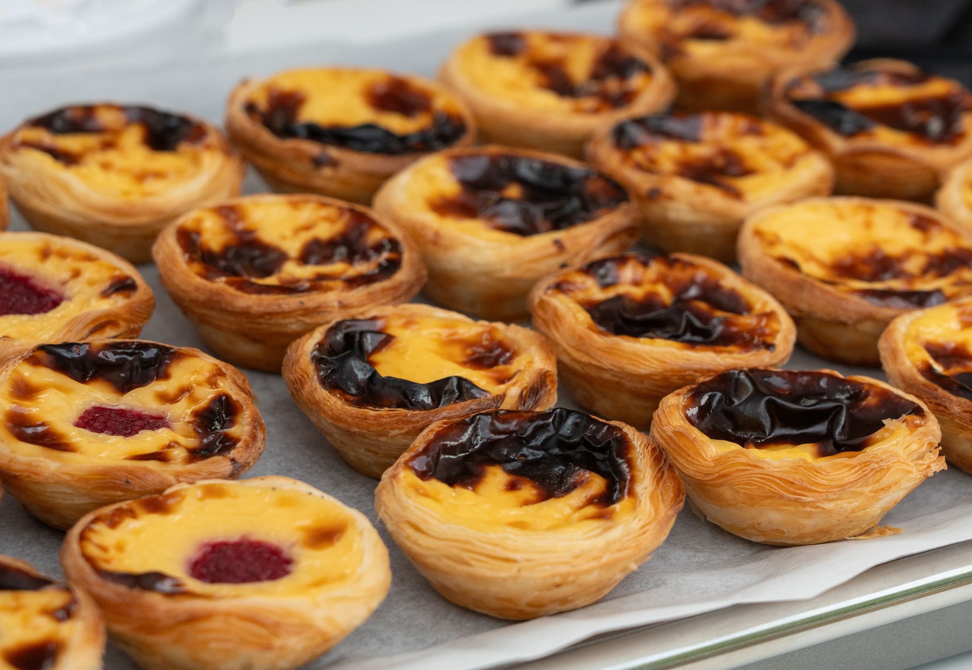 Znudziły mi się zwykłe babeczki. Teraz piekę portugalski deser