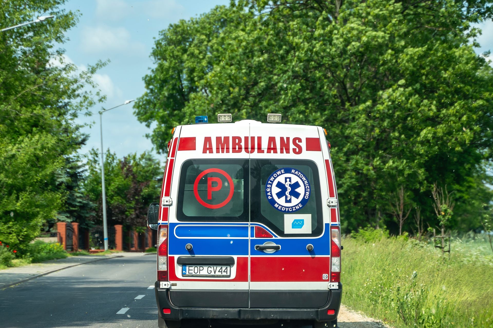 Poważny wypadek z udziałem busa. Wśród rannych jest pięcioro dzieci
