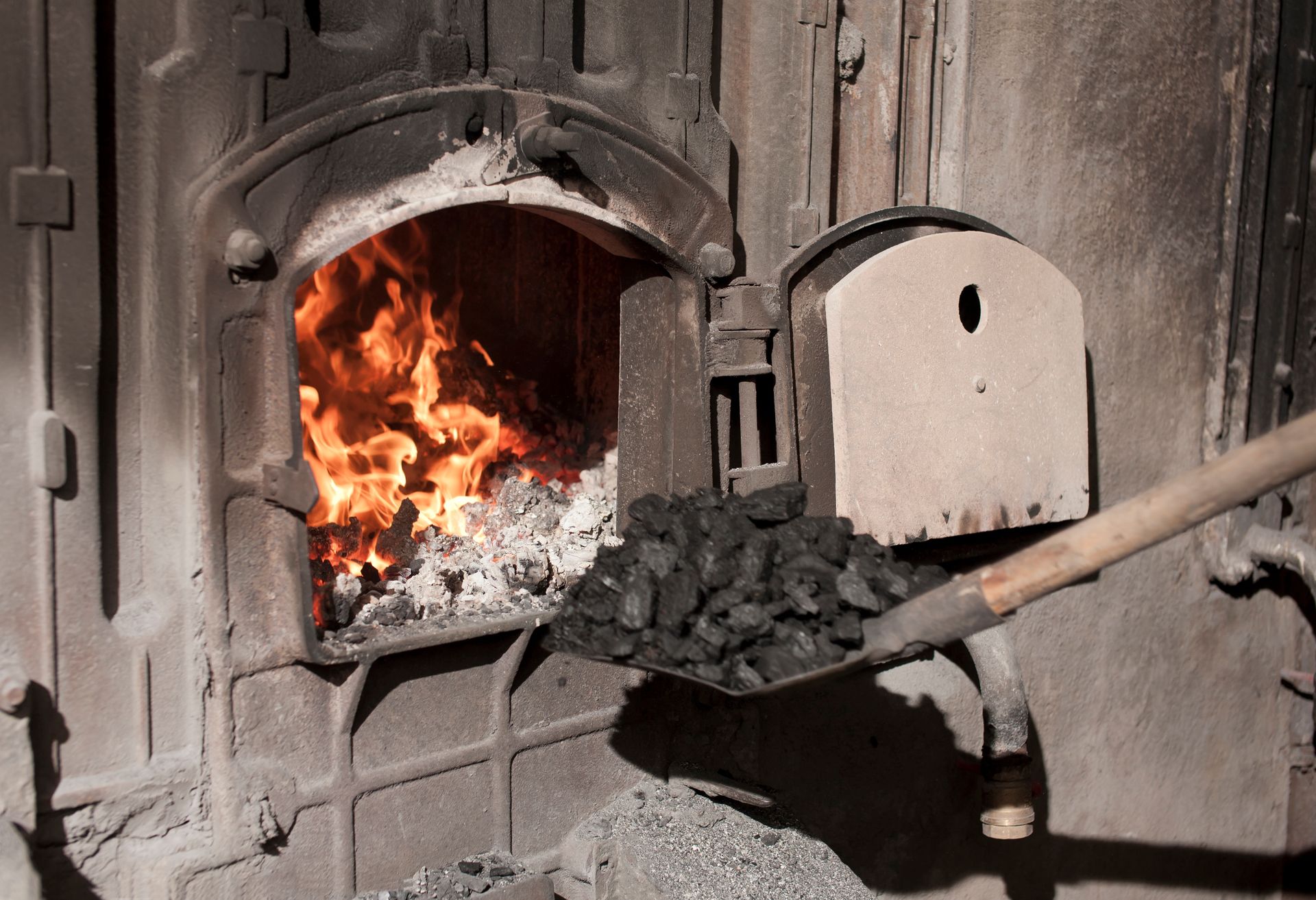 Duże zmiany od 2026 r. W wielu regionach zakaz palenia w tych piecach