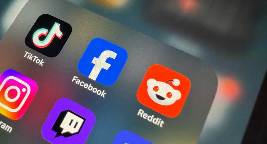 Polacy dłużej na TikToku. Rekord platformy Threads