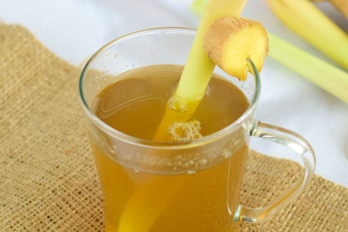 Zamiast do curry, wsyp do szklanki. Pomaga obniżyć cholesterol i wspiera trawienie