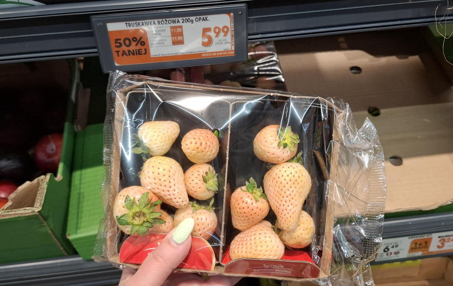 Klienci omijają je w Biedronce, bo myślą, iż są niedojrzałe. Kosztują grosze, a smakują jak ananas