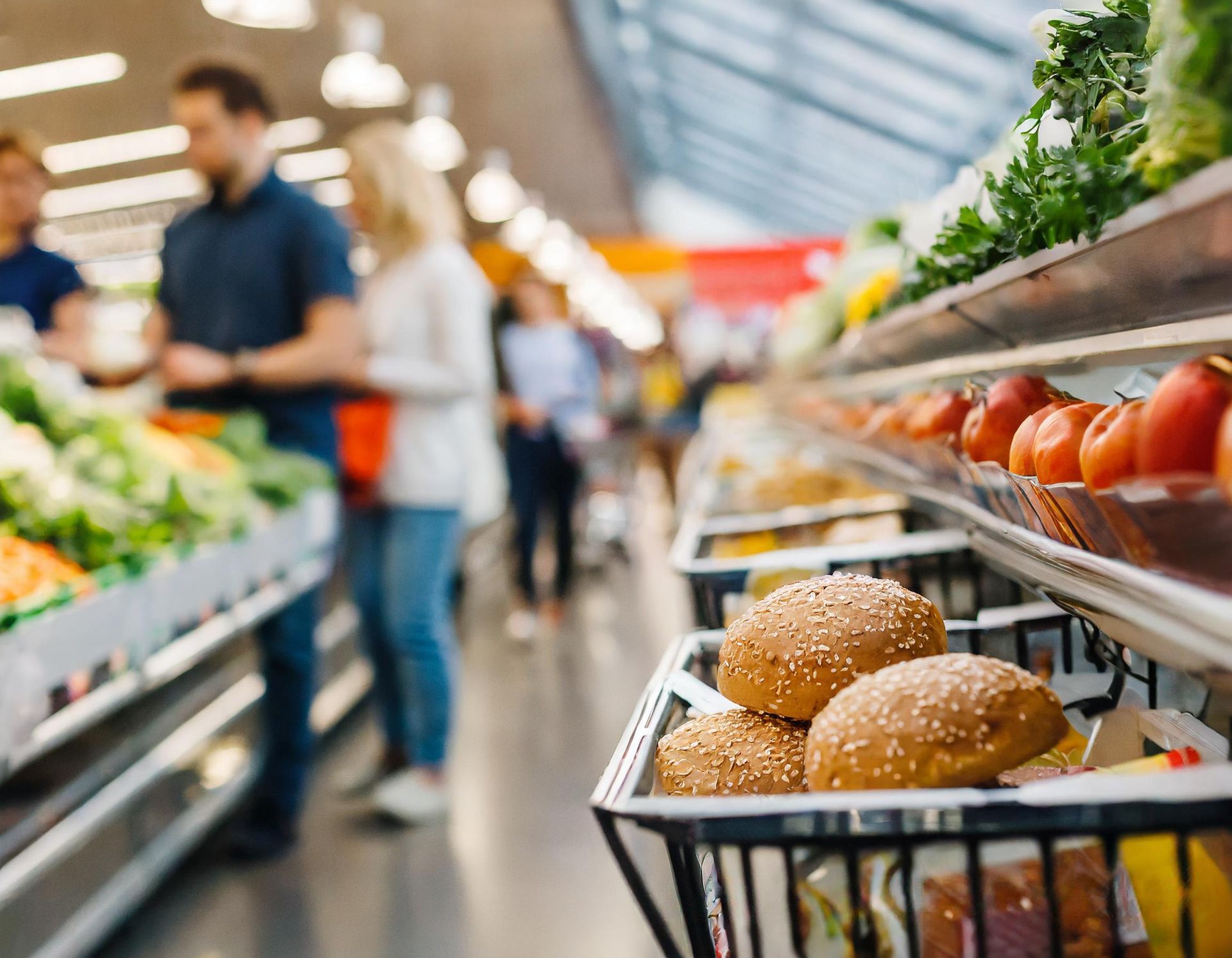 Ceny w sklepach wzrosną przed Wielkanocą? Te produkty są najbardziej narażone