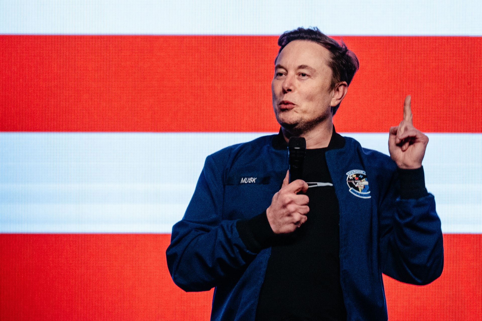 Musk straszy Europę. "Masowe ataki i masakry"