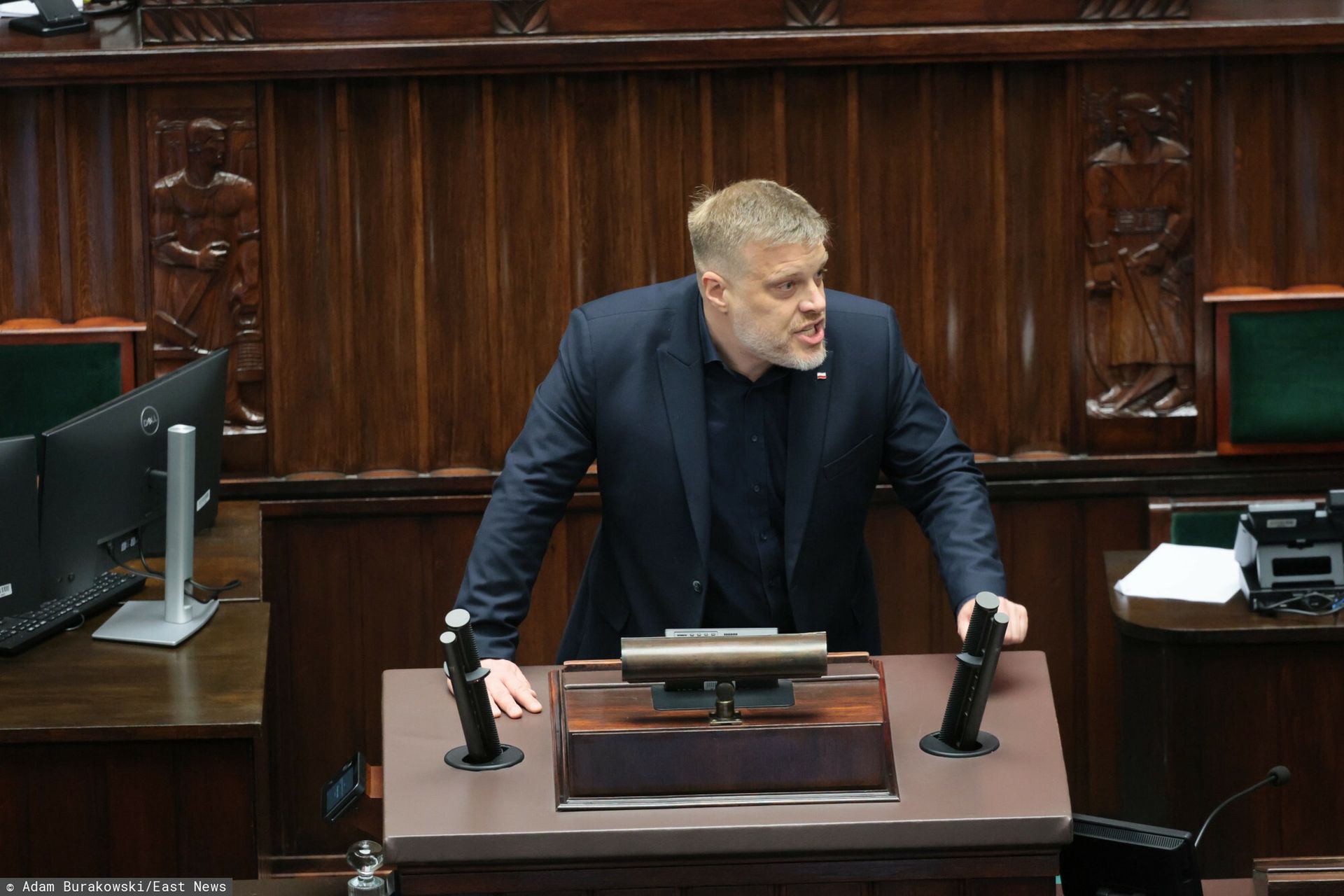 Dzikus grzmi w Sejmie. "Papa będzie dyscyplinować przystawki"