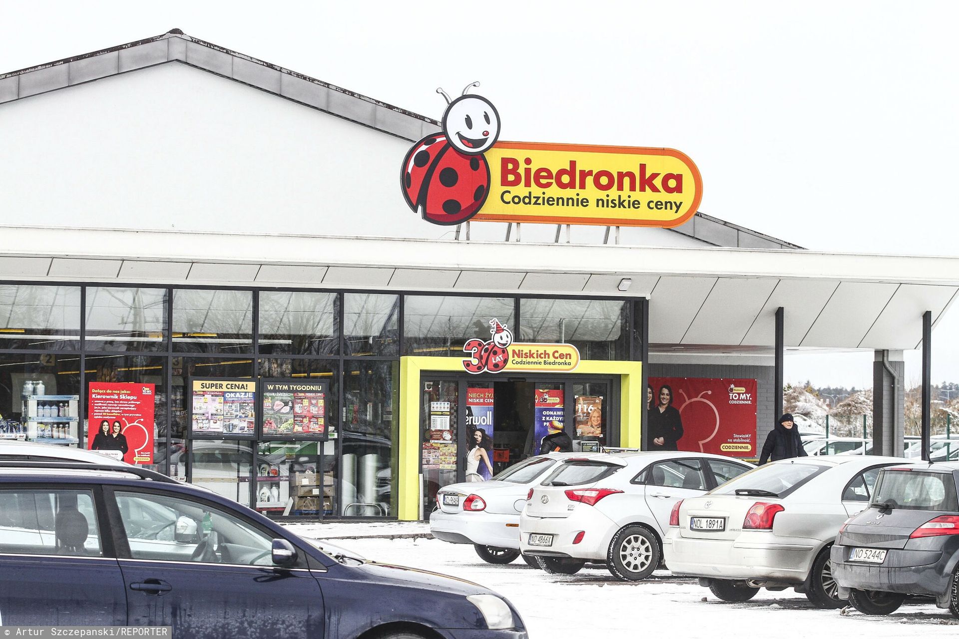 Nowy system na parkingach Biedronki. Oto na czym polega