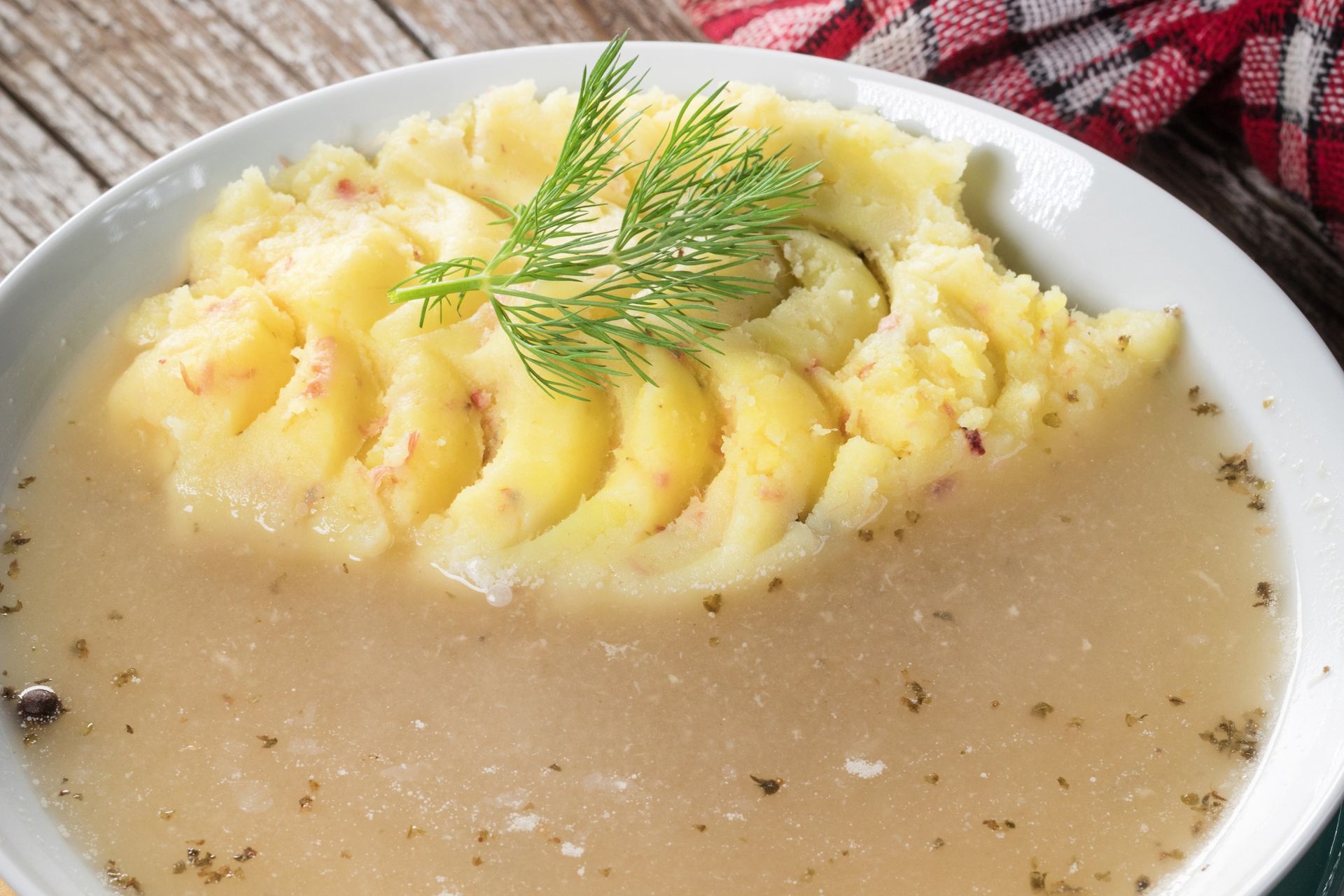 Gospodynie z Sanoka gotowały częściej niż rosół i żurek. Prosta sycąca zupa na maślance