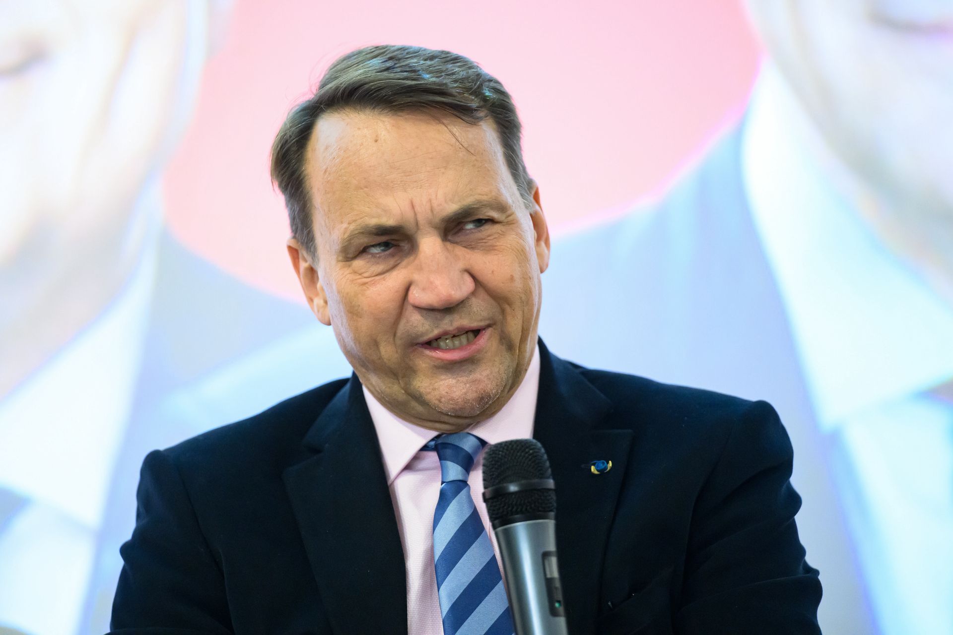 Sikorski odpowiada ambasadorowi Rosji. "Wystarczy zakończyć okupację"