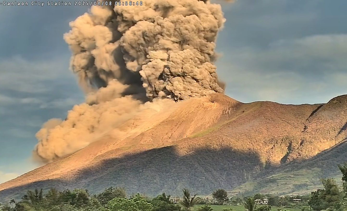 Działo się w nocy. Erupcja wulkanu na Filipinach
