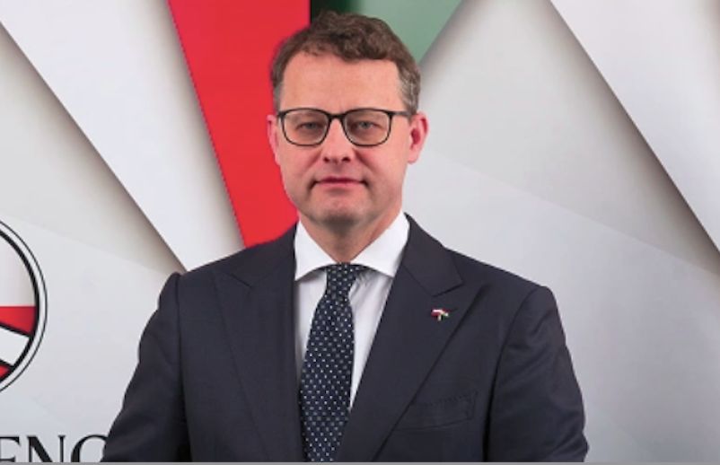 Setki milionów forintów. Węgierskie śledztwo dziennikarskie ws. ekipy Romanowskiego
