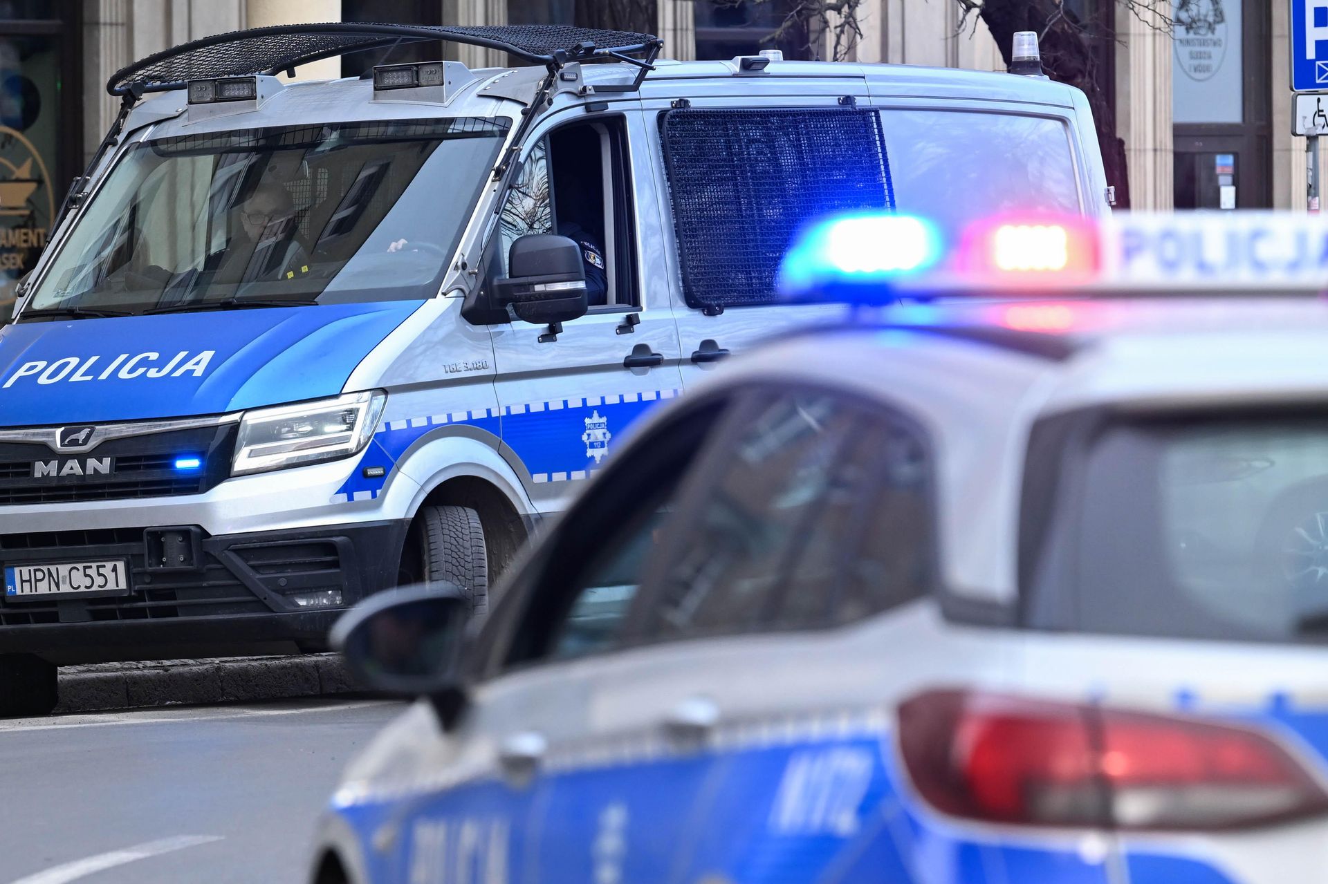 Zaatakował maczetą małżeństwo. Zarzuty dla ukrywającego się 40-latka