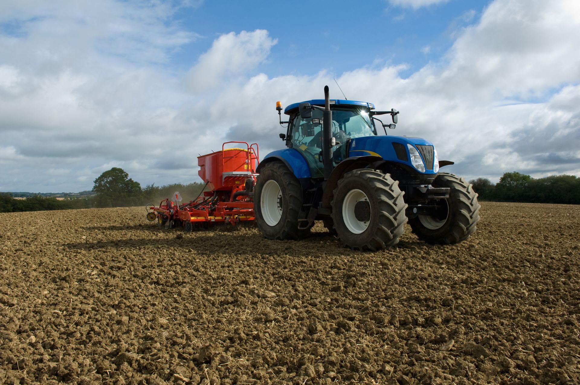 Wpłacił zaliczkę za traktor, sprzedawca zniknął. Policja ostrzega