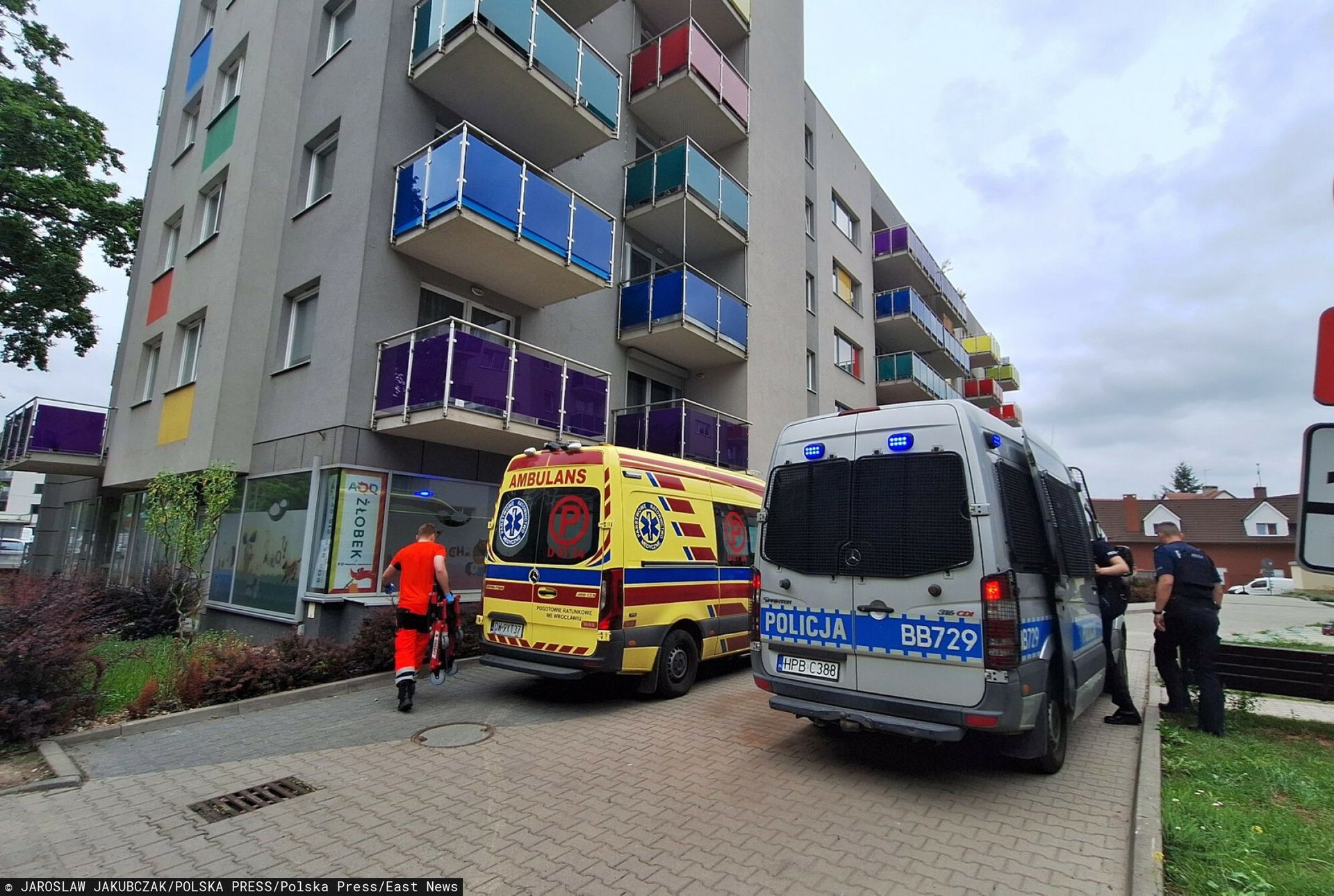 5-latka wypadła z balkonu. Ojciec usłyszał zarzuty