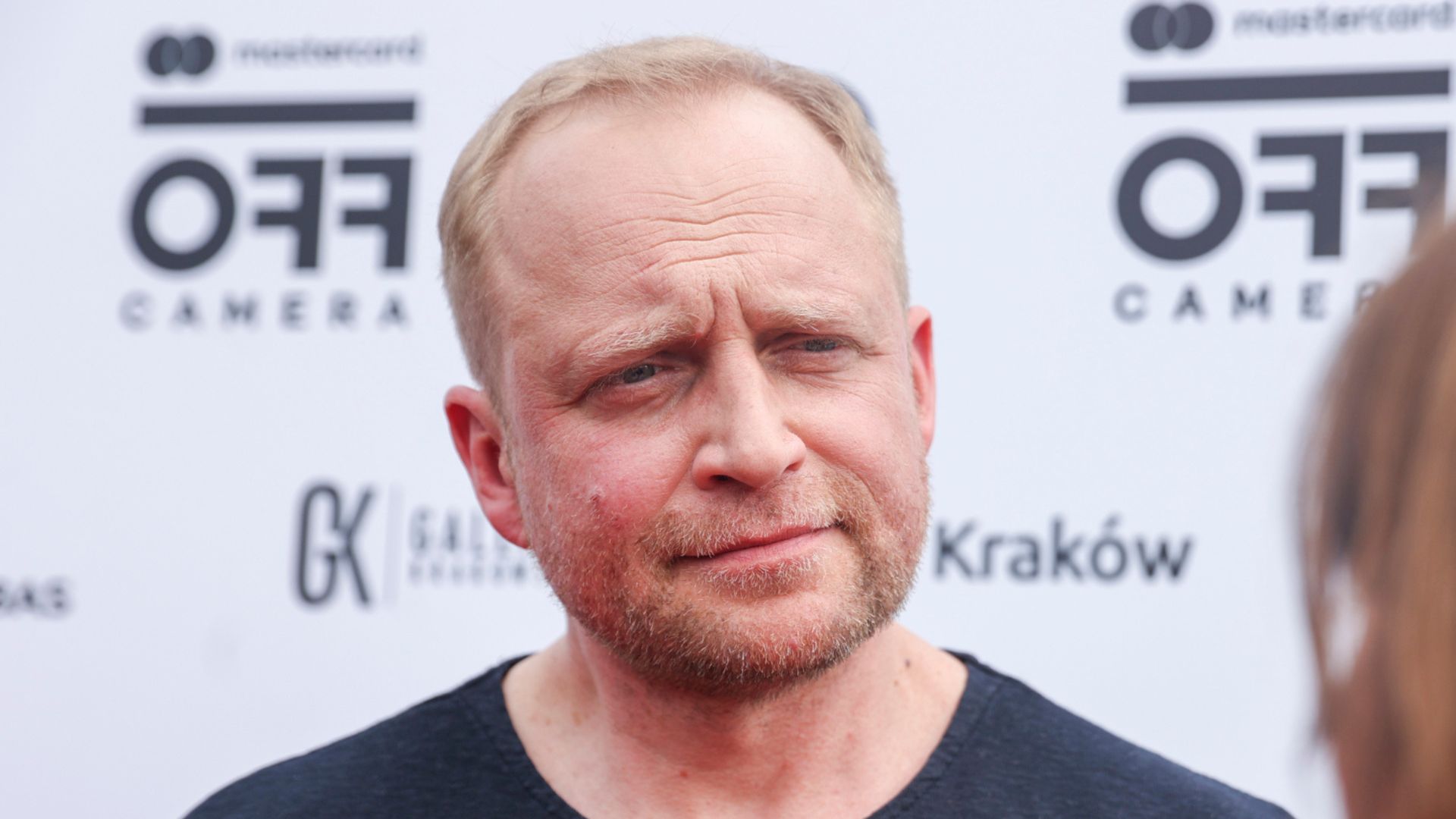 Piotr Adamczyk wprost o zarobkach w Hollywood: "Żyjemy MITEM ogromnych pieniędzy"