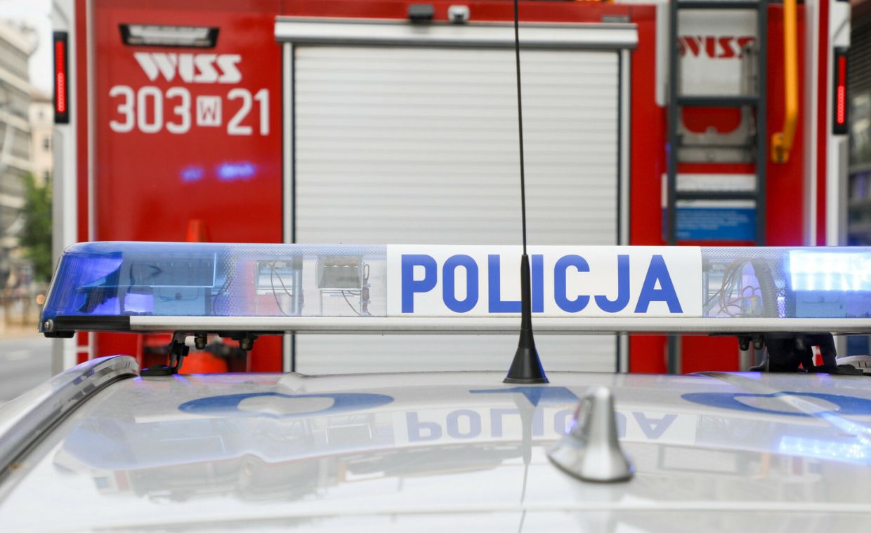 Dziecko wisiało na balkonie na 5. piętrze. Sąsiedzi złapali je w koc