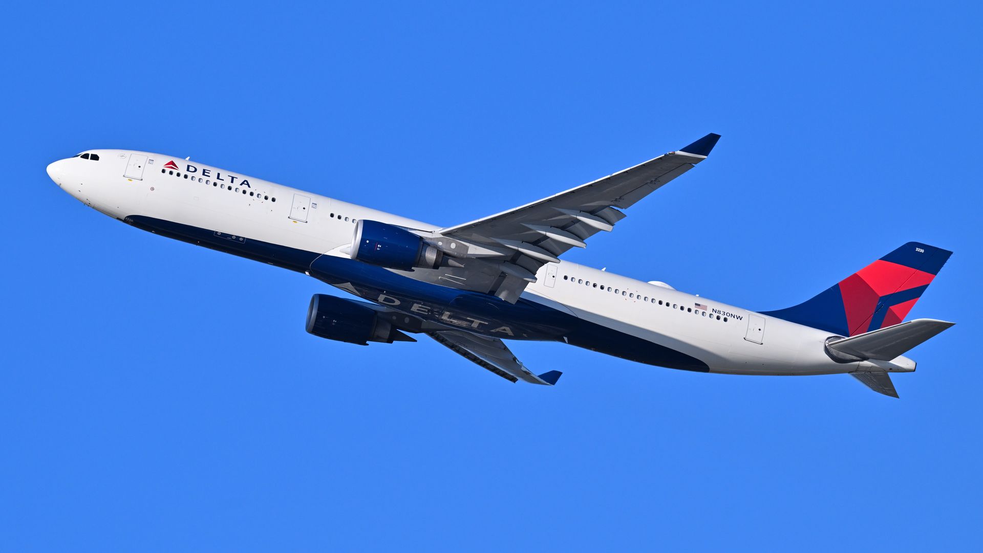 Samolot Delta Airlines przeszukany. Alarm bombowy na lotnisku