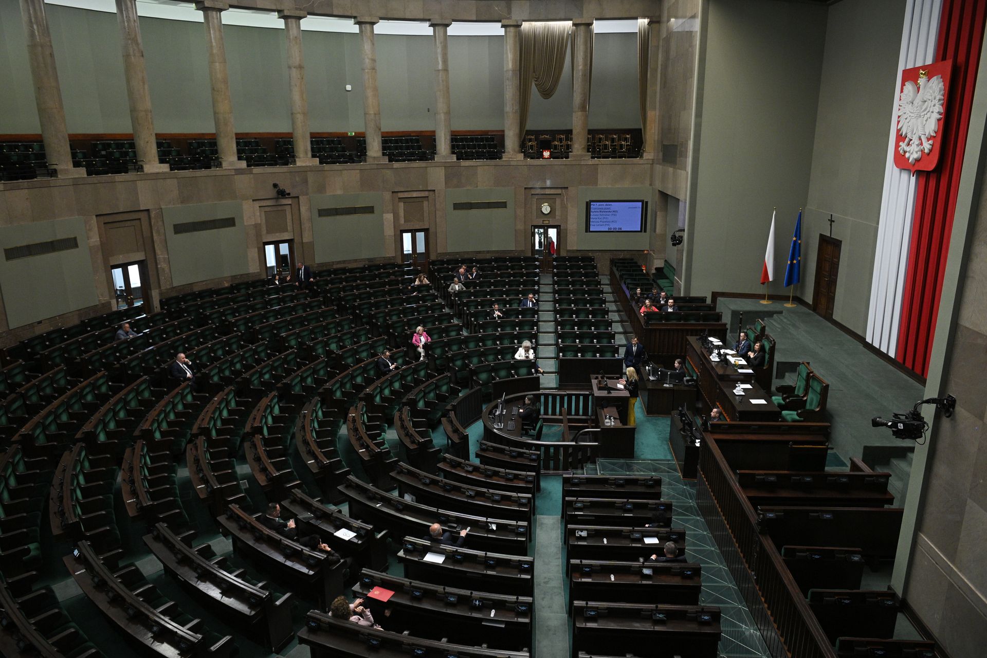 Trzy partie zyskują poparcie. Jest najnowszy sondaż