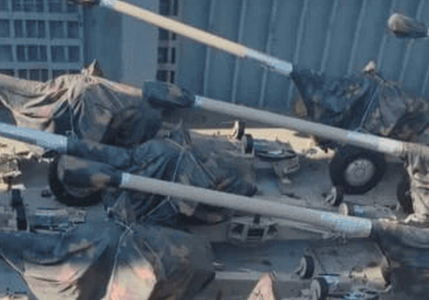 Statki pełne broni. Nie wiadomo, komu je wysyłają