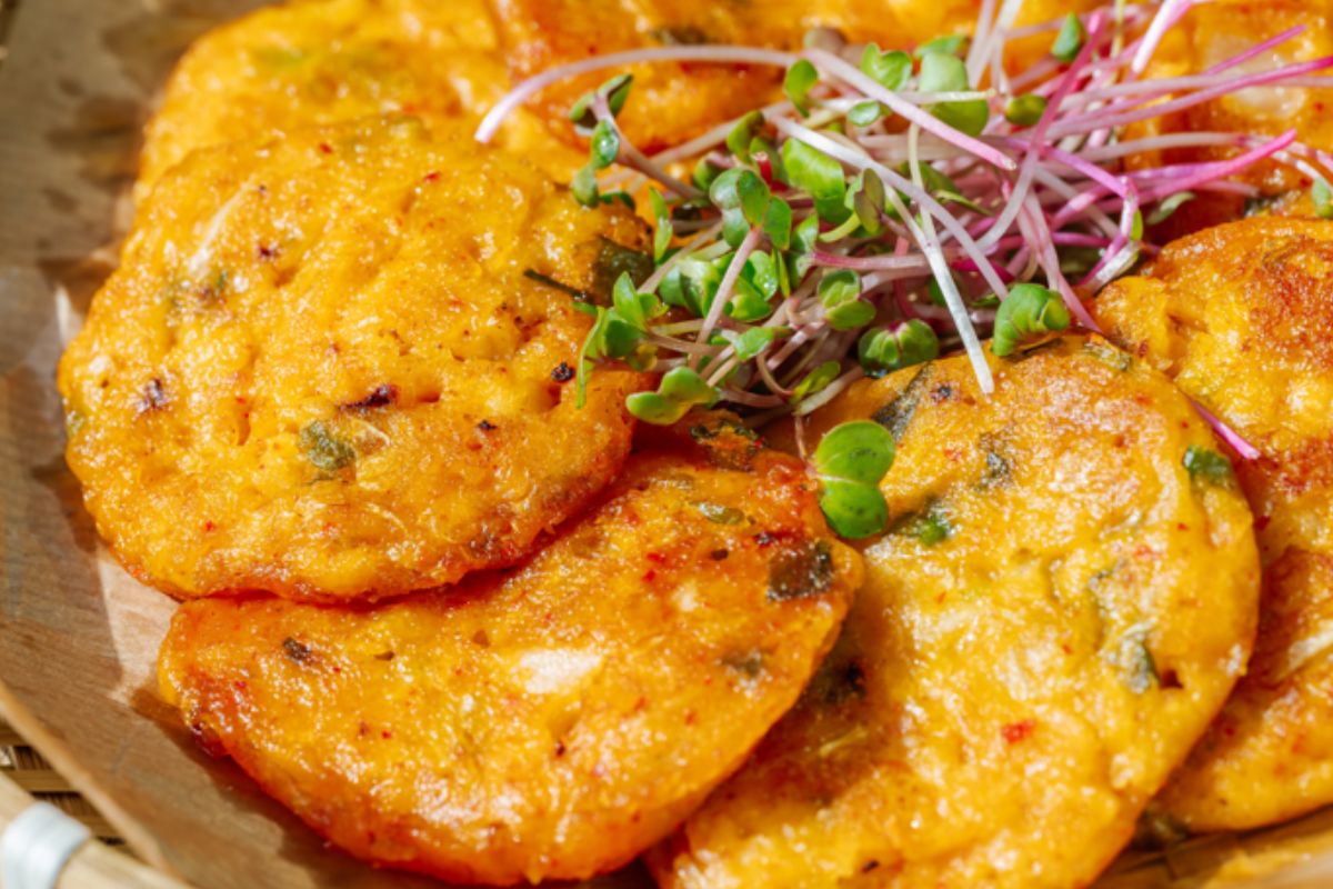 Przepis na wartościowe drugie śniadanie. Napakowane białkiem placki z nietypowej mąki