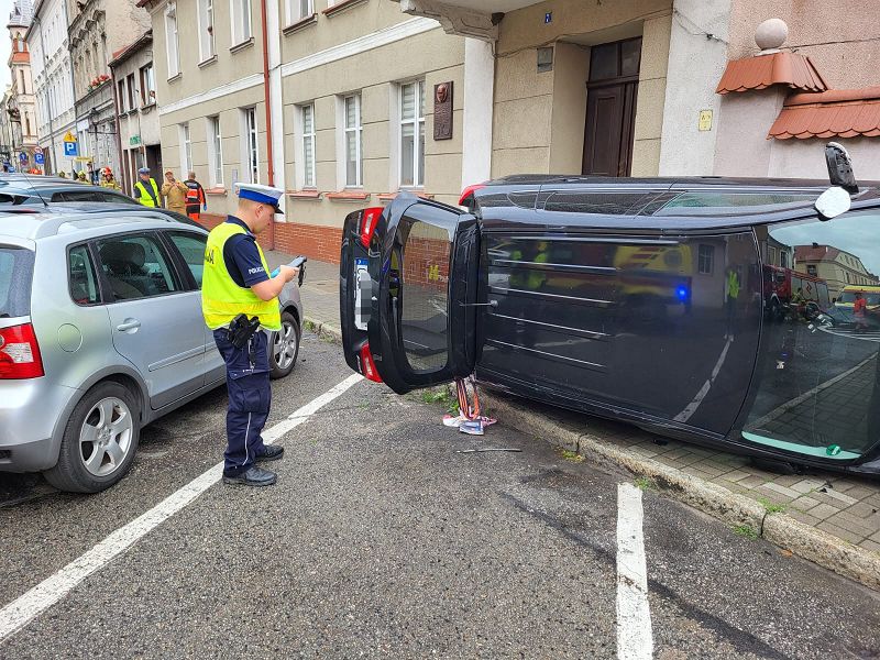 Próbował rozjechać 5 osób. Policja szuka świadków