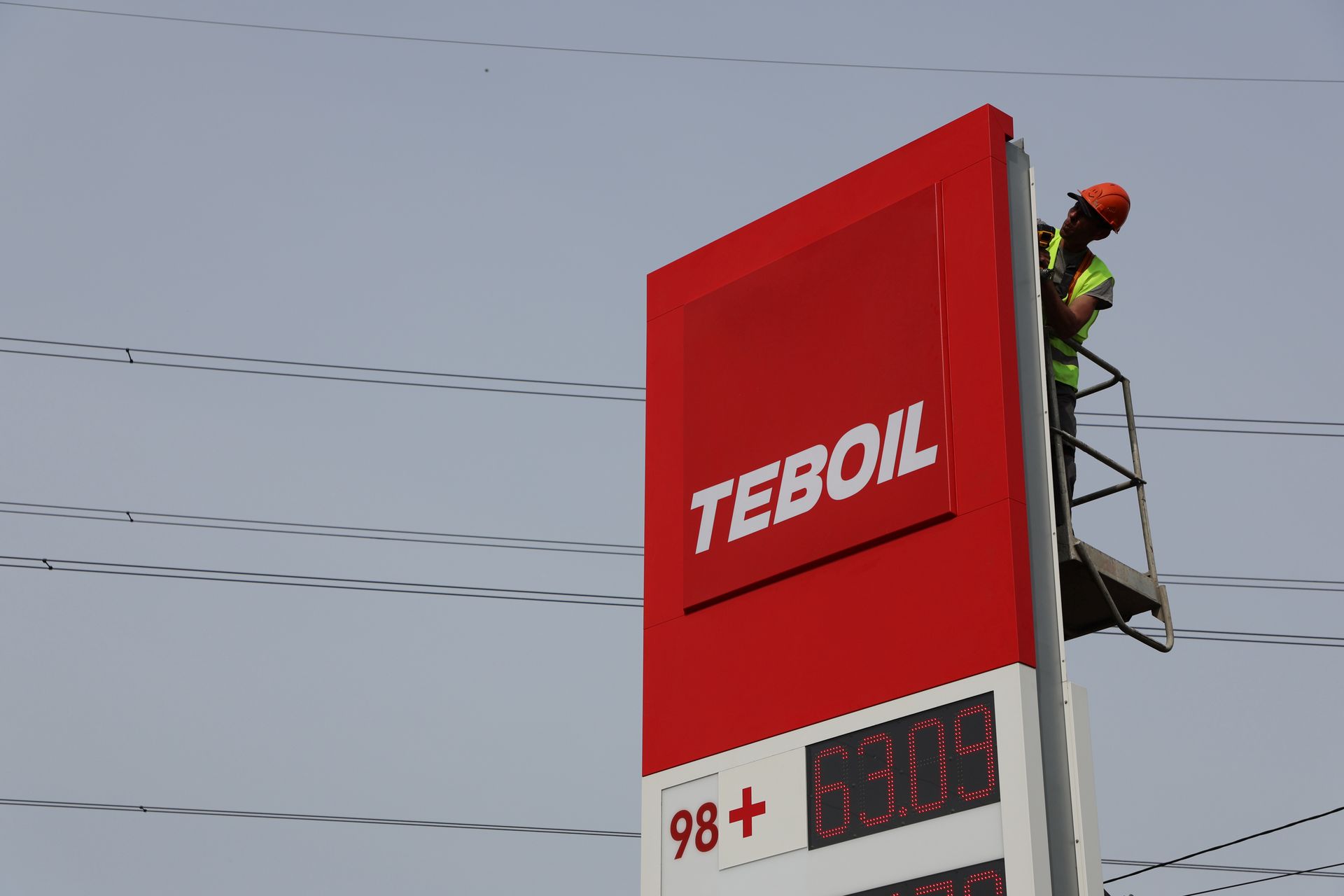 Sankcje USA uderzają w fiński Teboil. Stacje paliw bez paliwa