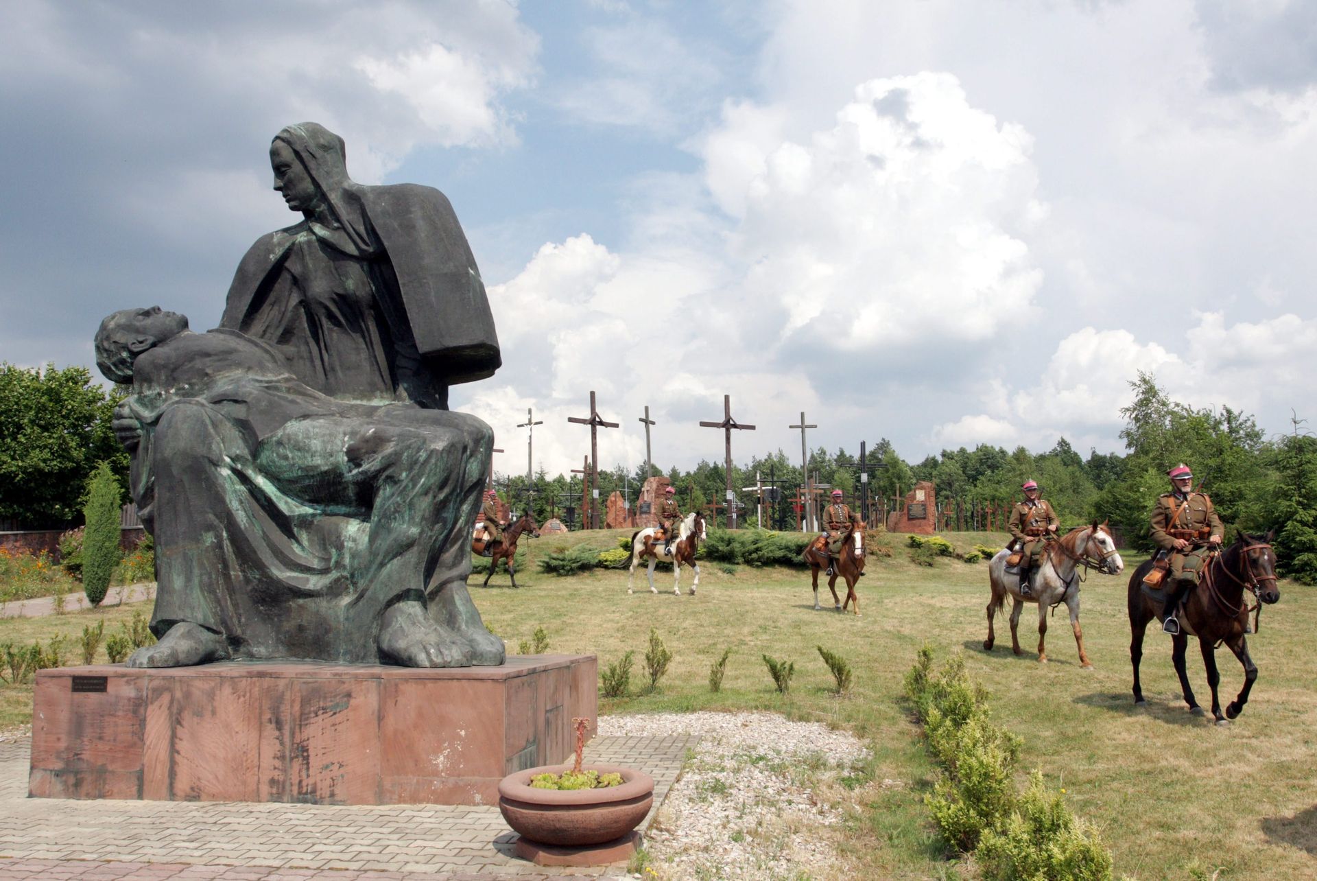 Wykazali się bohaterską postawą podczas II WŚ. Dziś obchodzimy Dzień Walki i Męczeństwa Wsi Polskiej
