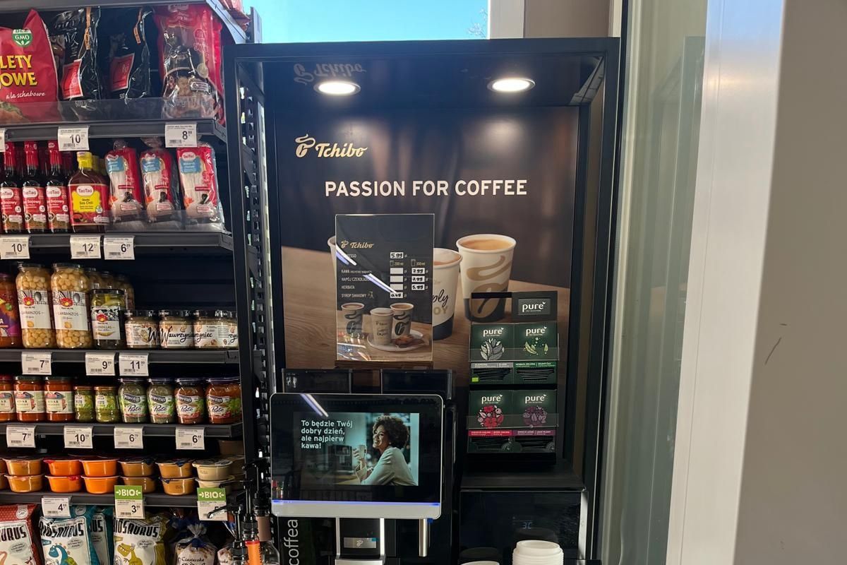 Carrefour Polska rozwija współpracę z Tchibo. Klienci napiją się świeżej kawy