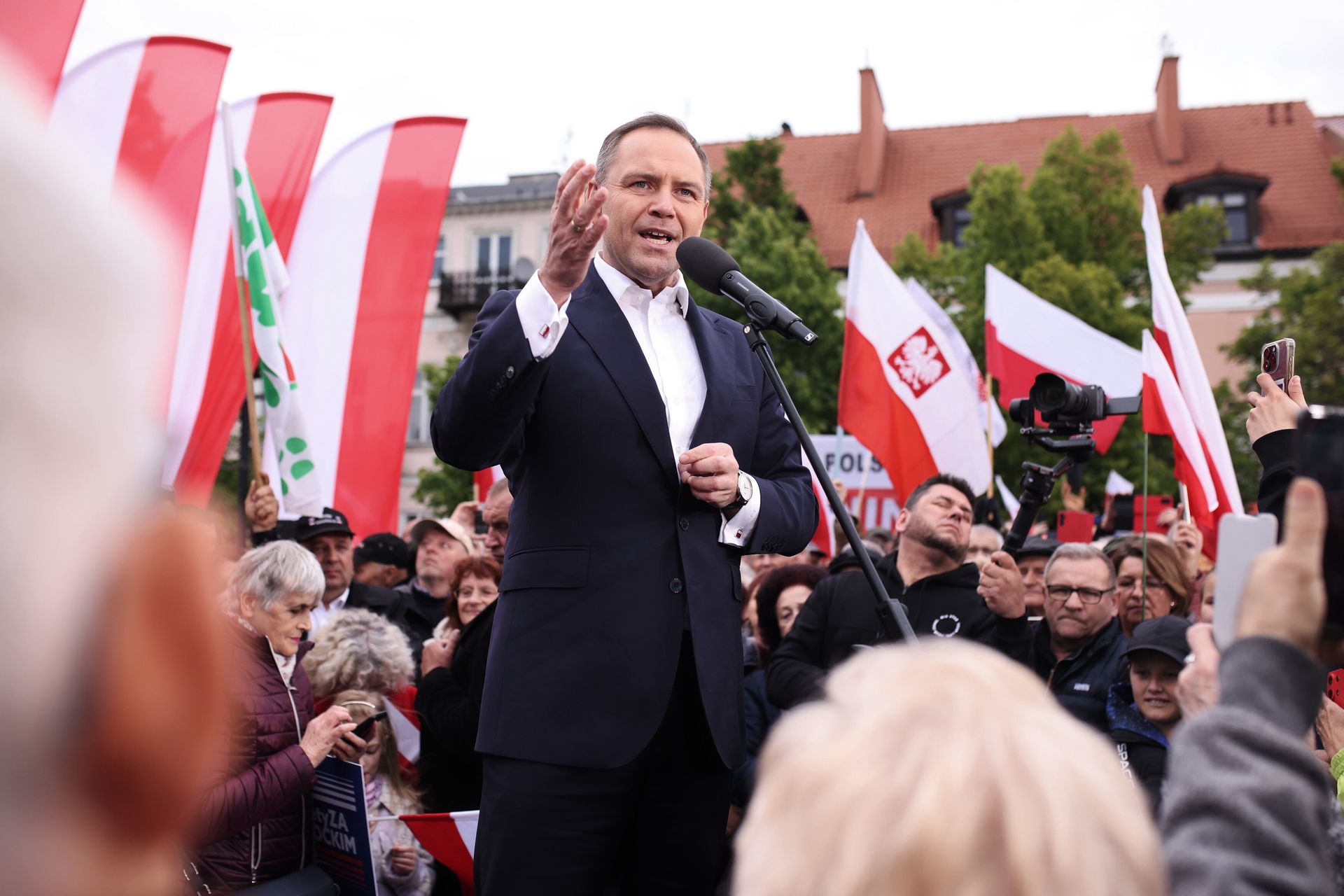 Sztabowcy zapowiadają, iż Nawrocki złamie swoją deklarację. "Komisja i tak się odbędzie"