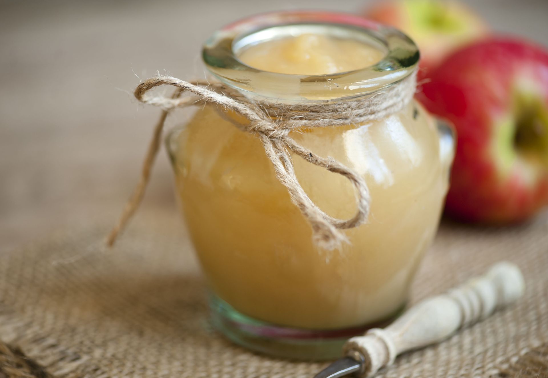 Moja babcia robiła takie jabłka do słoików na zimę. Idealne do szarlotki