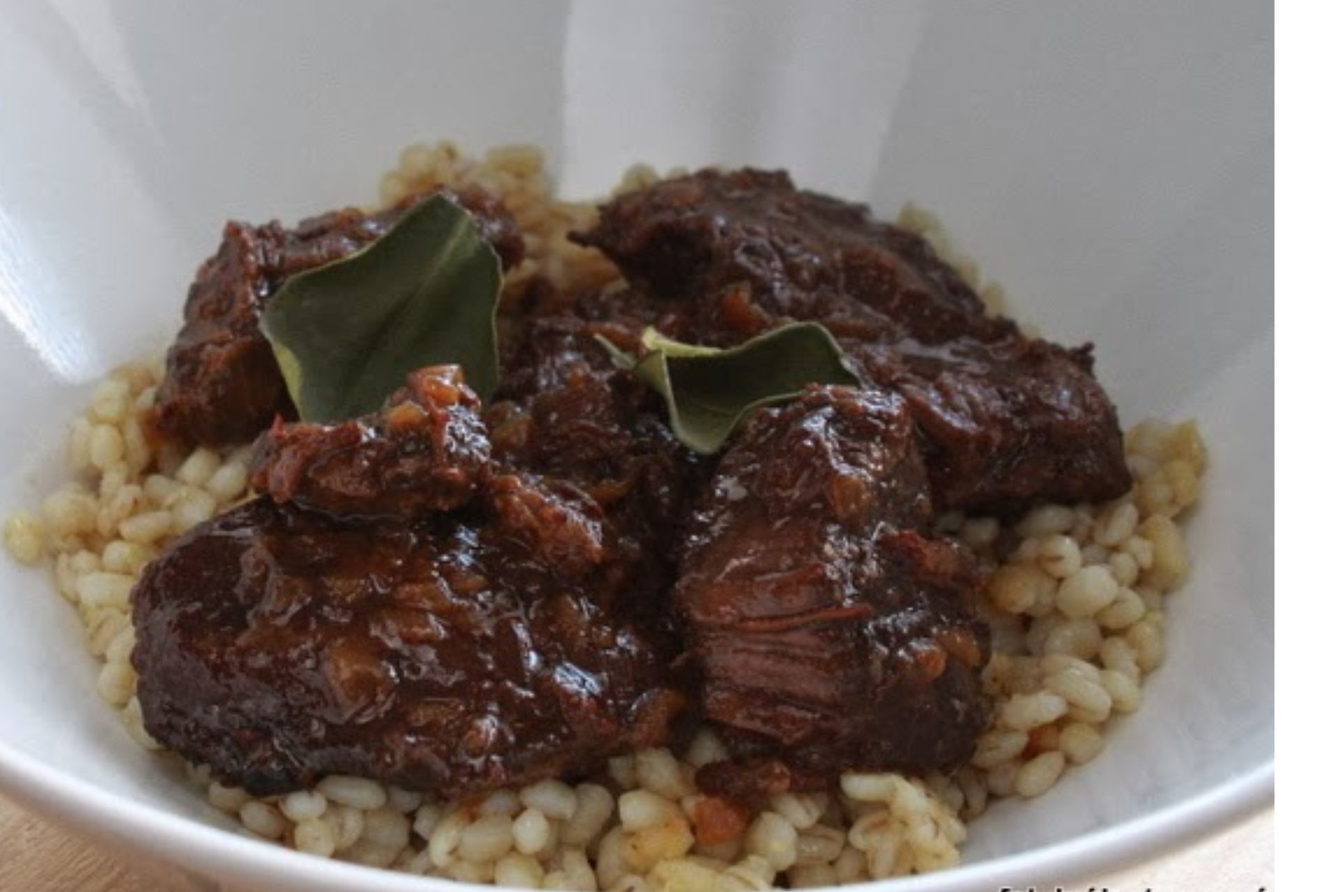 Każdy kęs rozpływa się w ustach. Gulasz z tego mięsa wychodzi obłędny