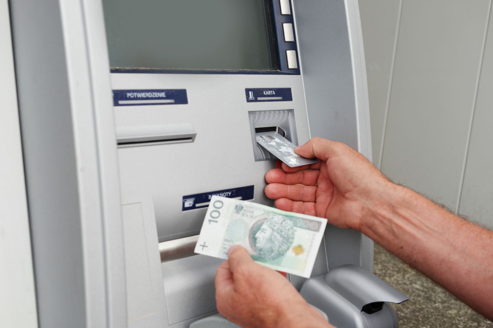 Miał 300 tys. zł na koncie. Bank zablokował mu pieniądze. Oto dlaczego