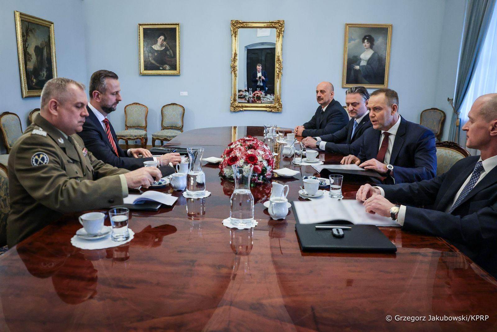 Rozmowy Nawrockiego z Kosiniakiem-Kamyszem. Szef BBN odsłania kulisy