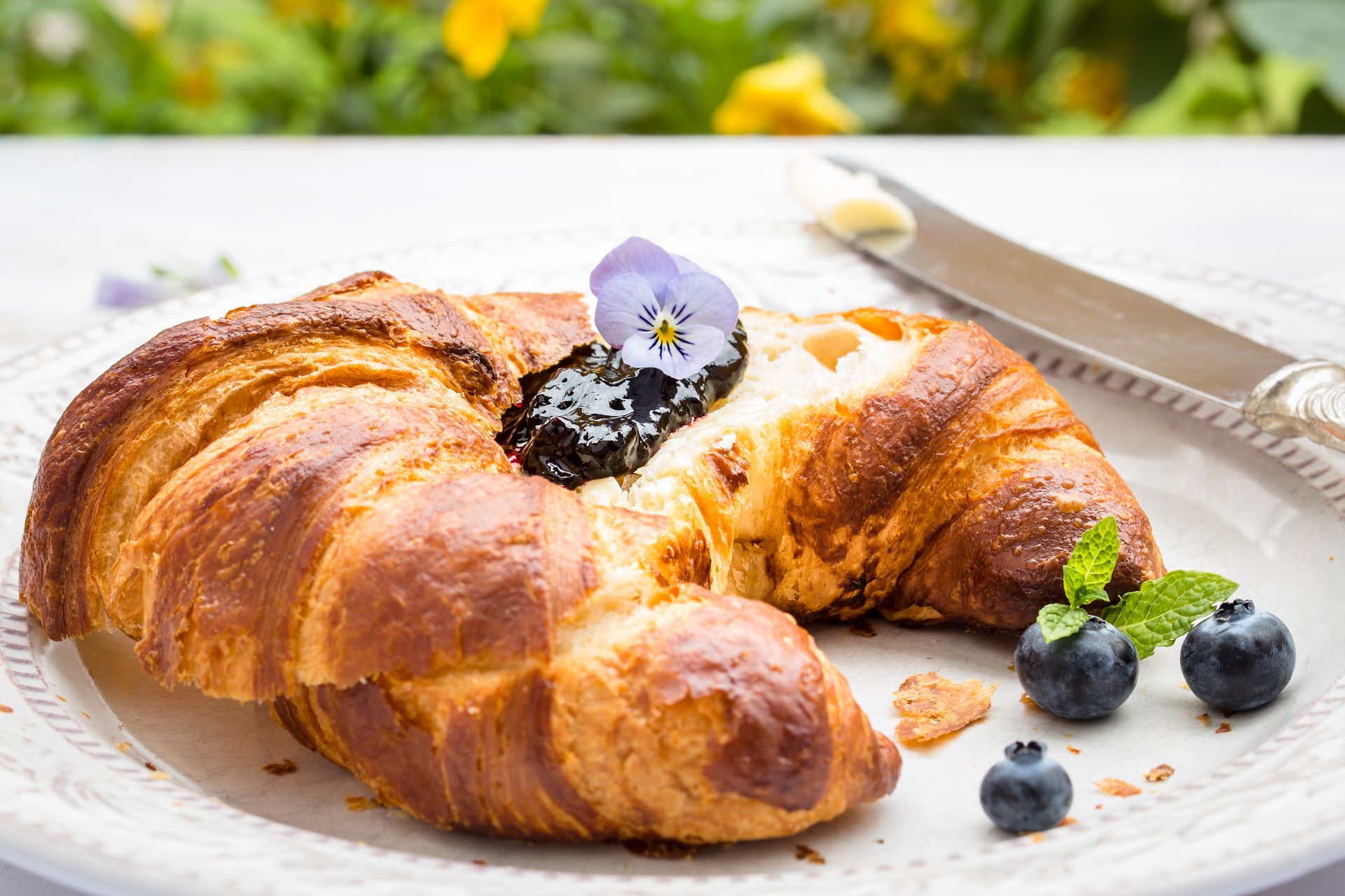W Szwajcarii zajadają na śniadanie. Smakuje jak precel i croissant w jednym