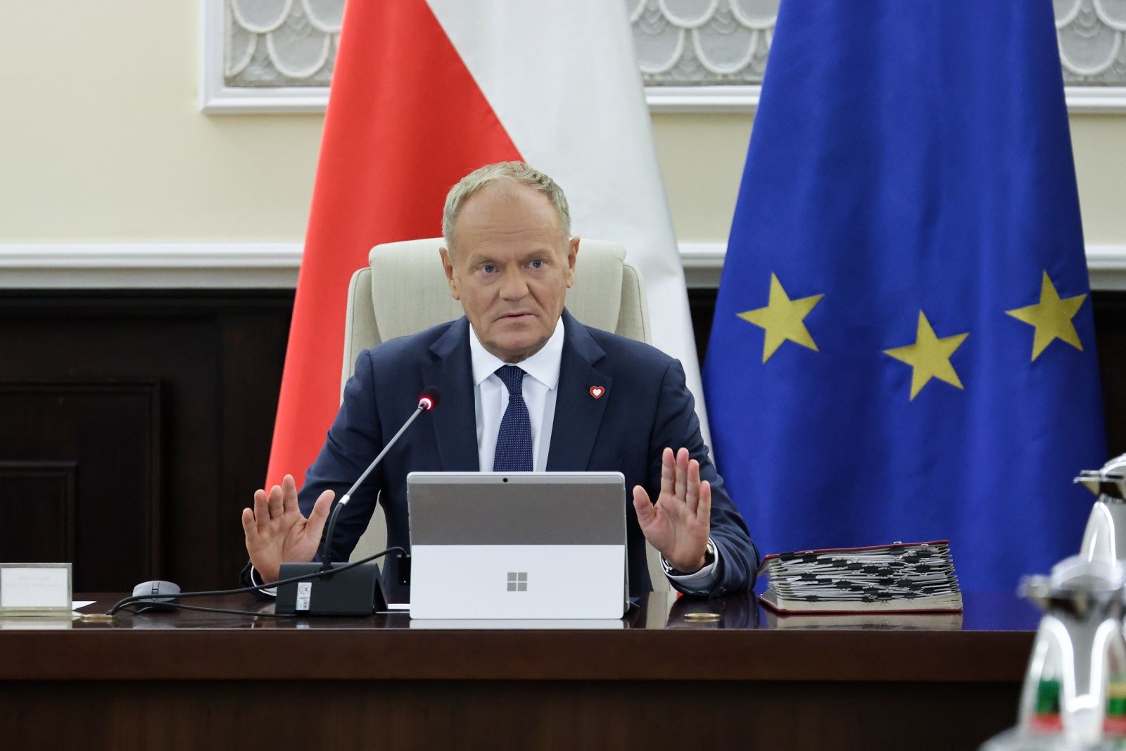 Tusk o incydencie z pociągami. "Nie wygląda to na profesjonalną akcję"