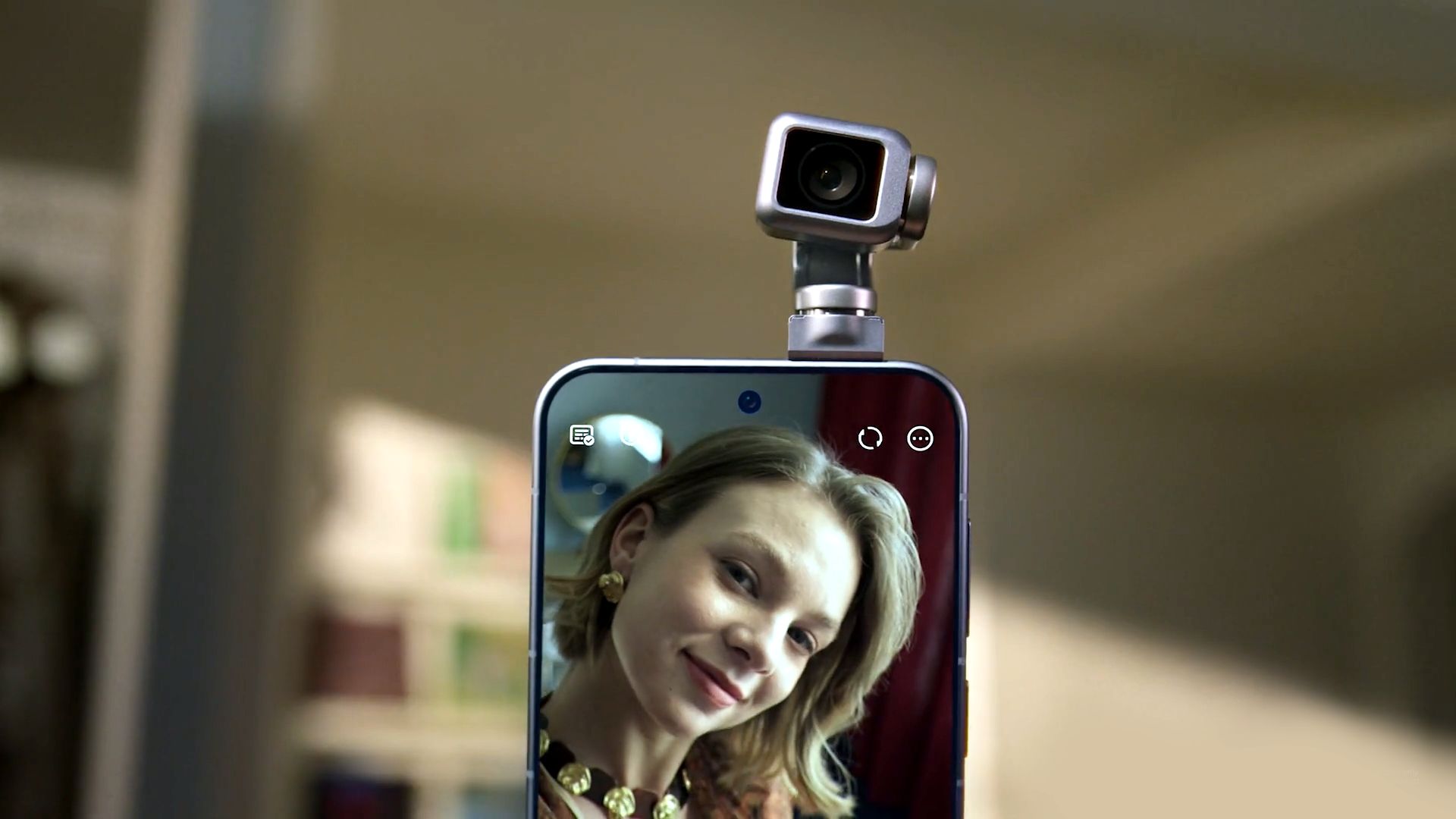 Honor Robot Phone już w sklepach. telefon z gimbalem i "głową" robota