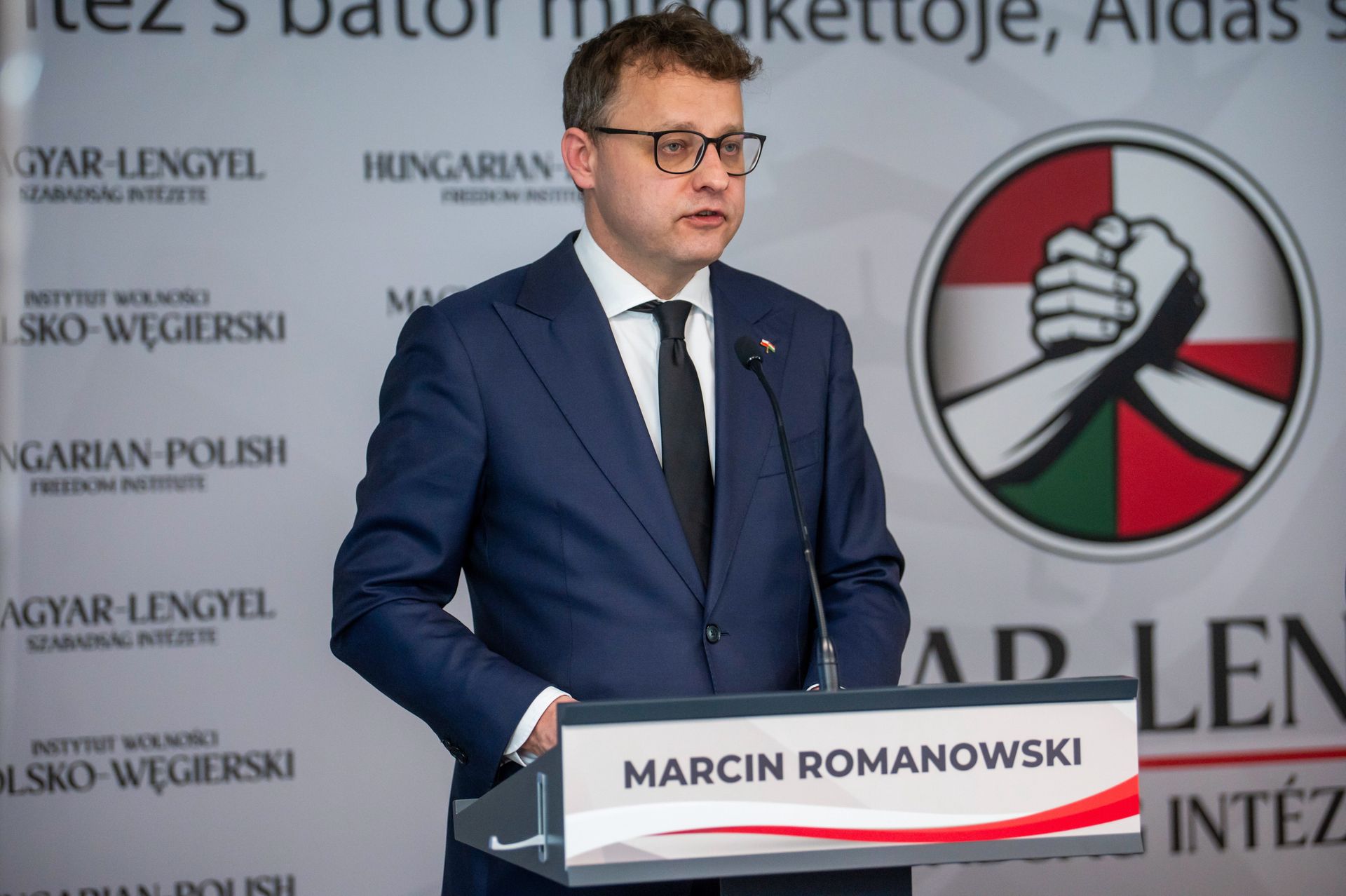 PE możliwie jak najszybciej zajmie się Romanowskim. Węgry złamały prawo?