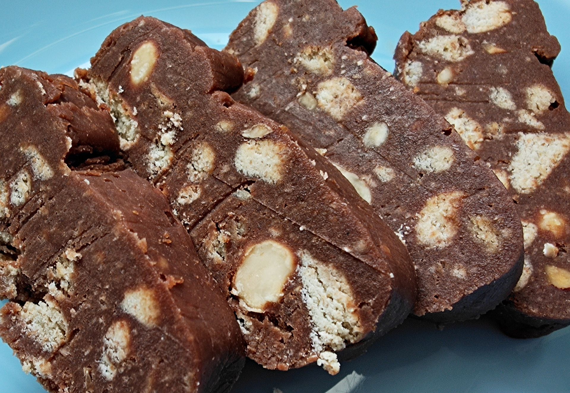 Zapomnij o klasycznym bloku czekoladowym. Jeden dodatek sprawi, iż deser zniknie w minutę