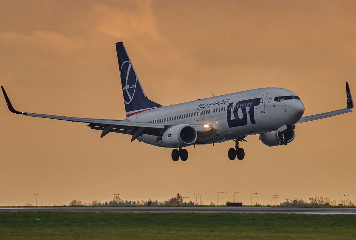 Wznowiono loty z Okęcia. Zostały wstrzymane po ataku dronów